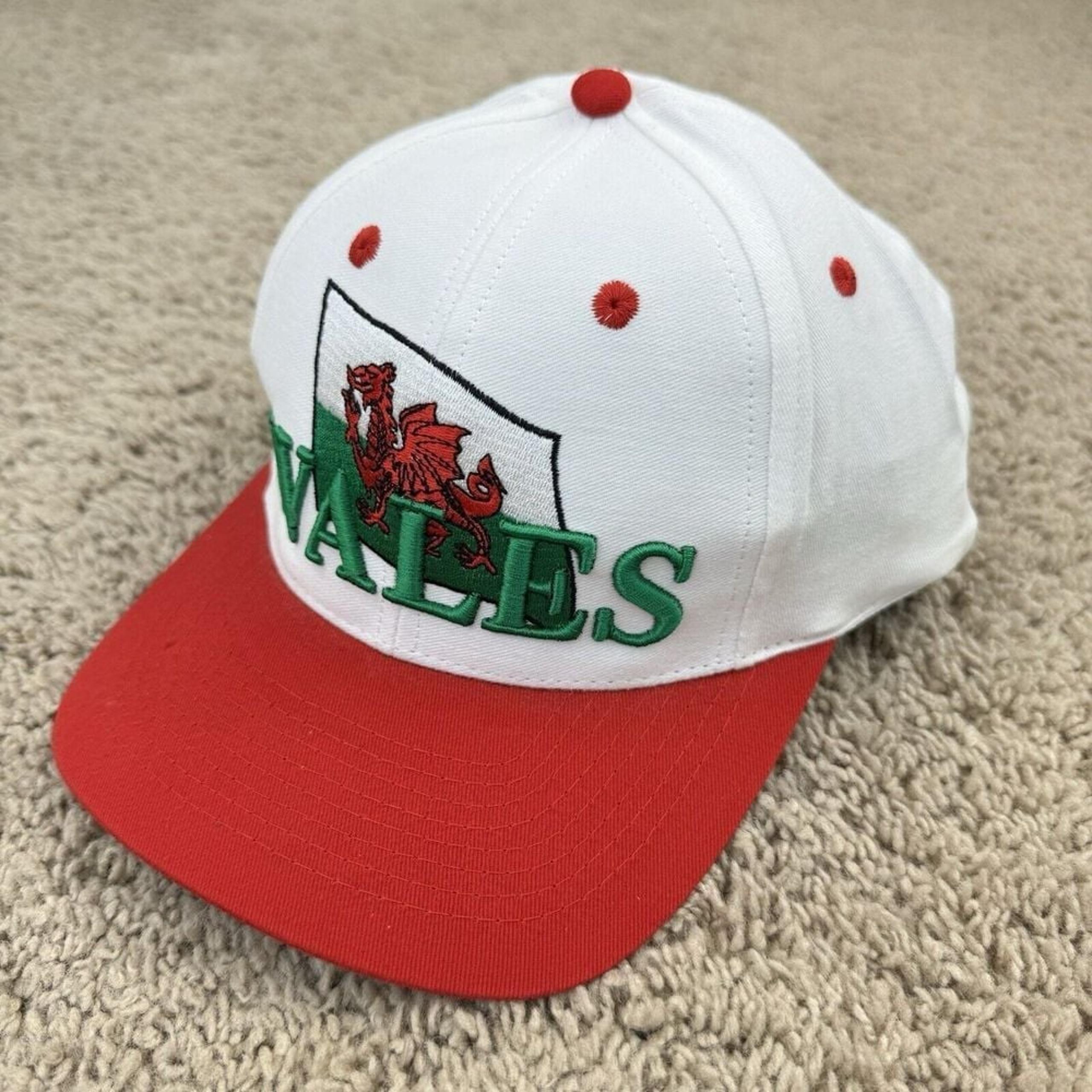 Wales Dragons Hat National Soccer Team Embroidered Logo 2 Tone Red/White NOS
