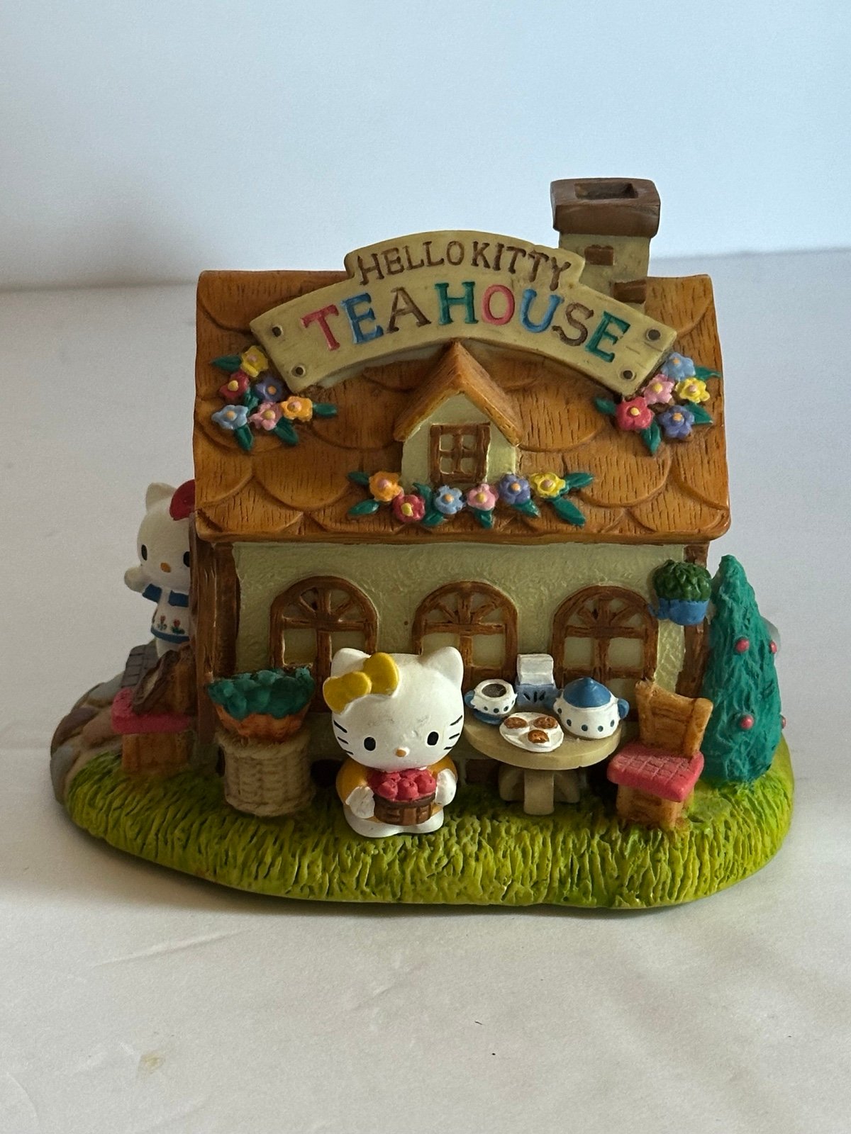 Hello Kitty rare hard to find Teahouse Coin Bank with all figures attached