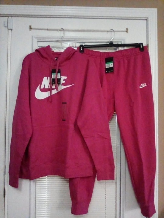 NWT NIKE SIZE XL FIREBERRY SPORTSWEAR JOGGING SUIT