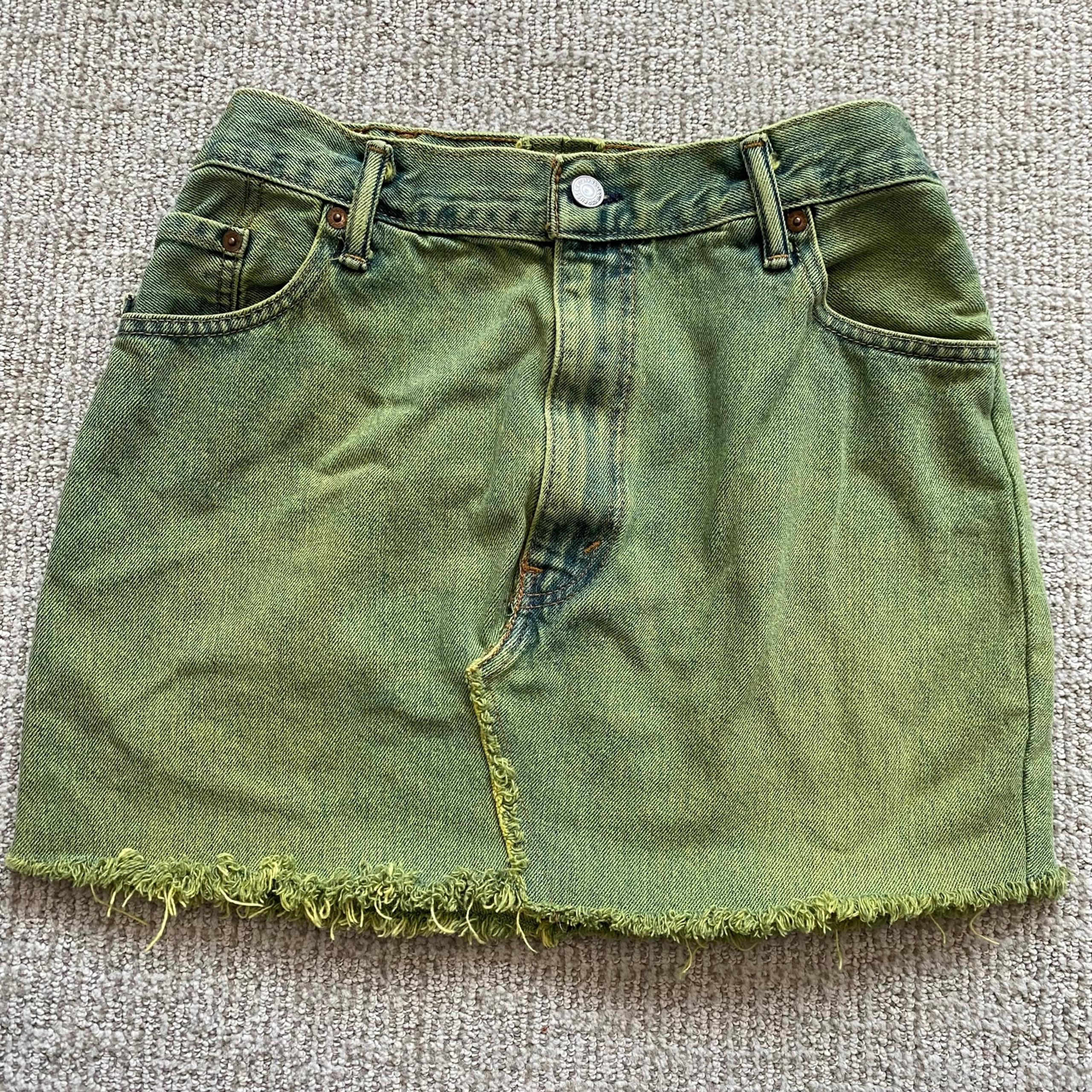 Levi’s Nasty Gal Upcycled Green Acid Wash Denim 14” Mini Skirt Small Frayed