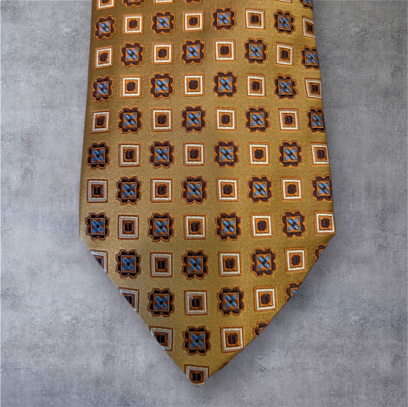 Ermenegildo Zegna Luxurious Silk Geometric Patterned Tie - Gold & Blue, Italian