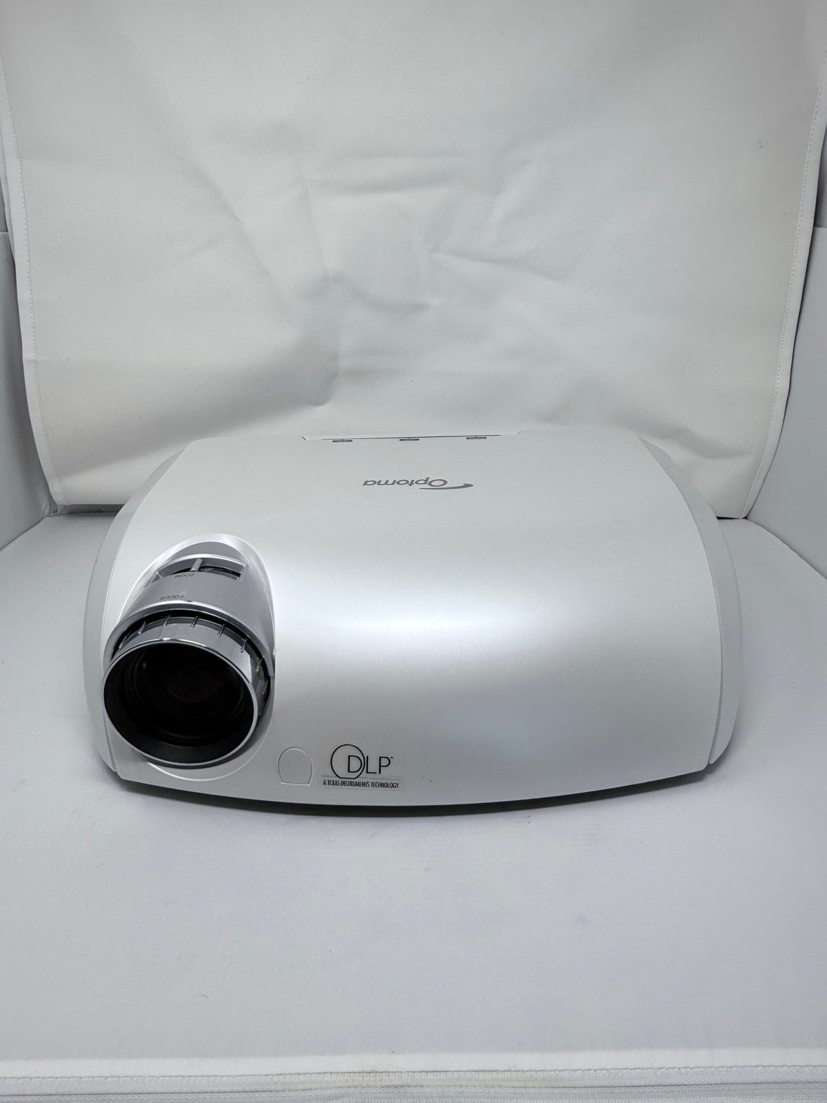 Optoma HD81 DLP Projector Home Theater Projector Working NO REMOTE