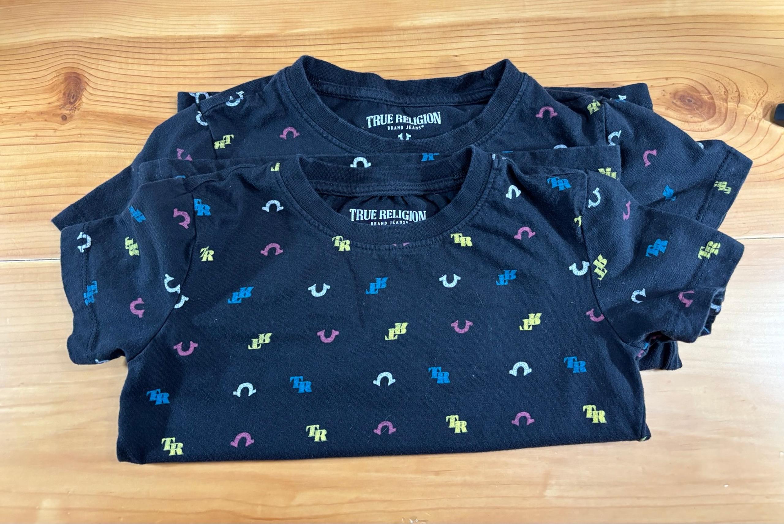 TWO True Religion BOYS ALLOVER PRINT LOGO TEE kids