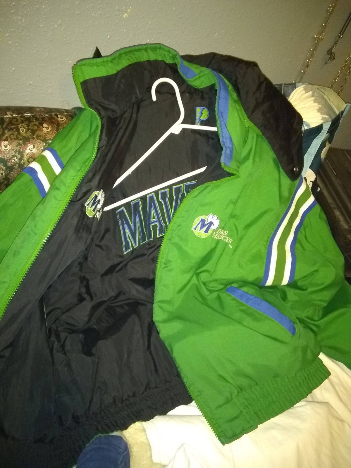 Reversible black and green Dallas Mavs