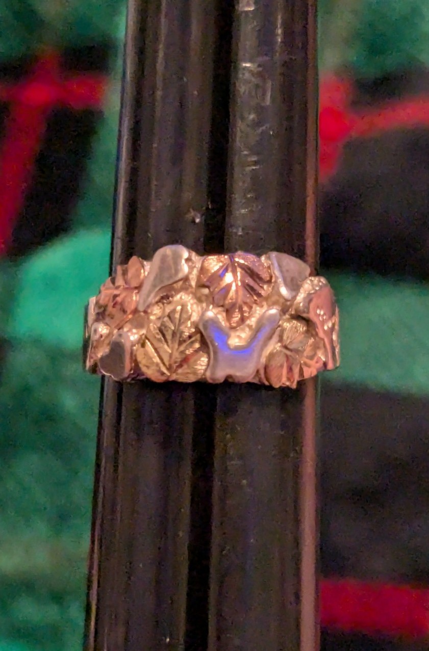 12K Black Hills Gold and Sterling silver nugget ring in a size 8