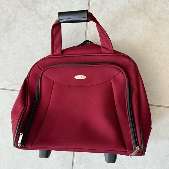 Samsonite Carry On Travel Bag With Expandable Handle Elegant Burgundy Rolling