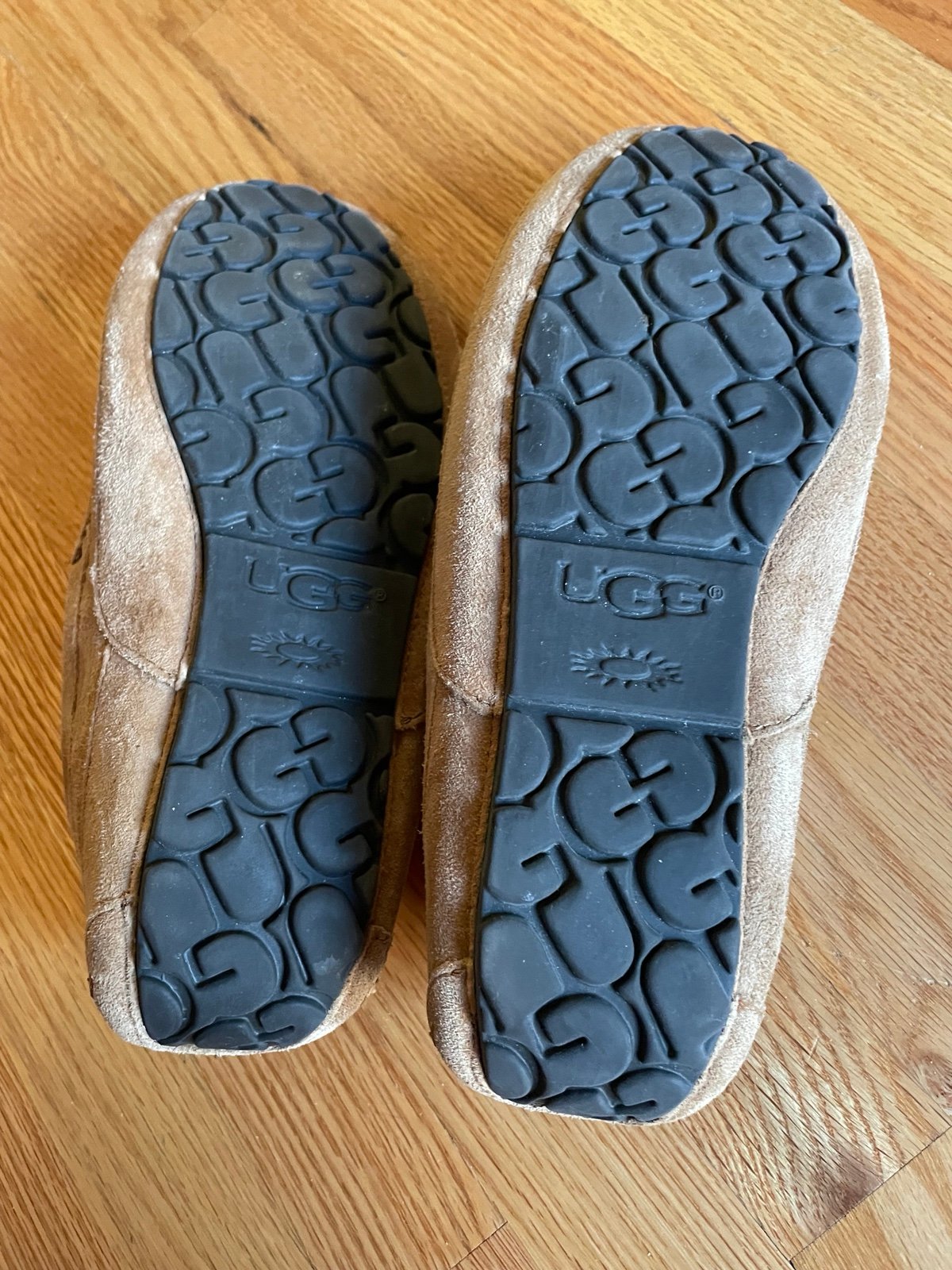 UGG unisex moccasin size 9
