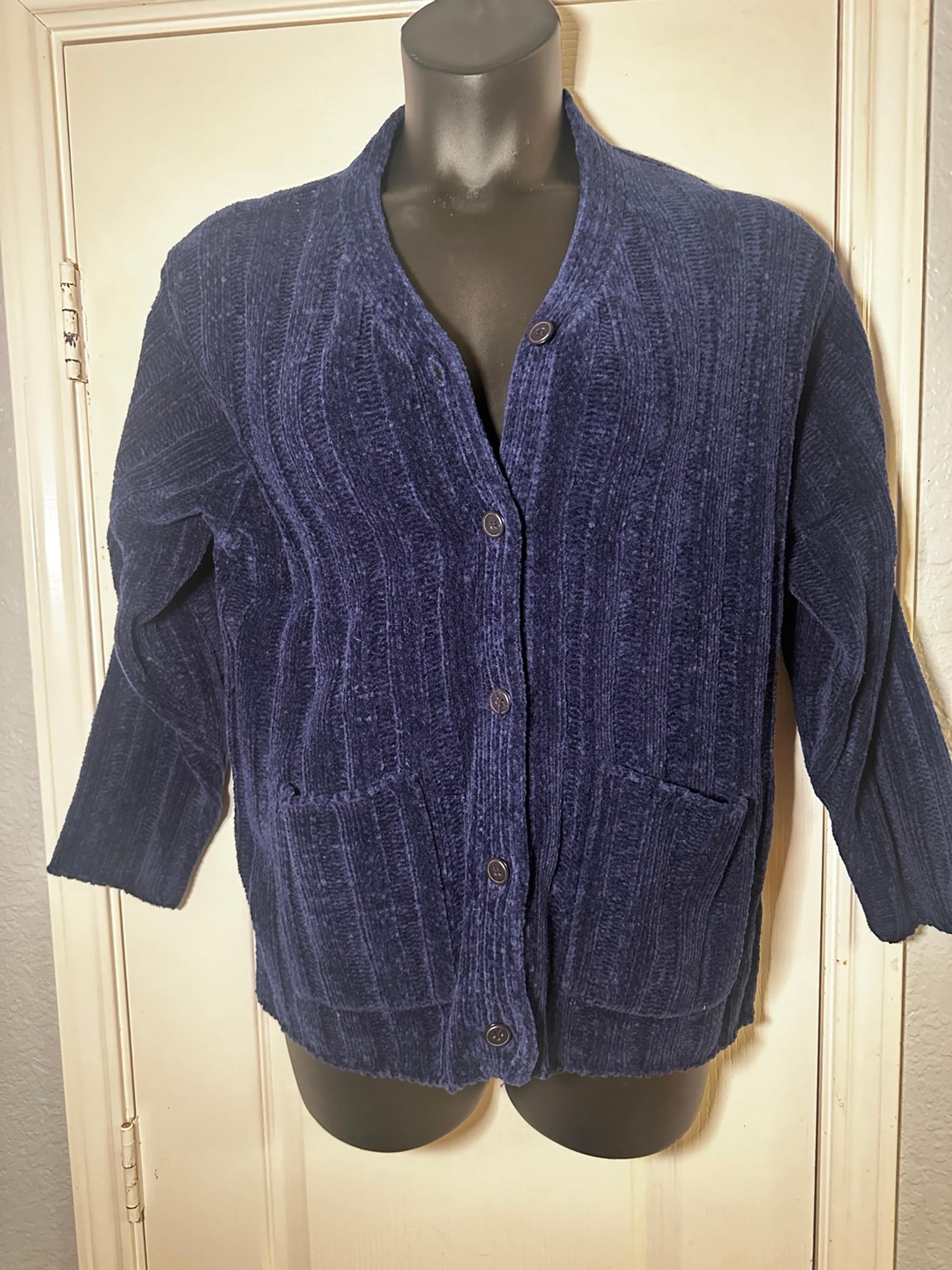 Carolyn Taylor women’s Knit Button Up Sweater Cardigan. Size L.