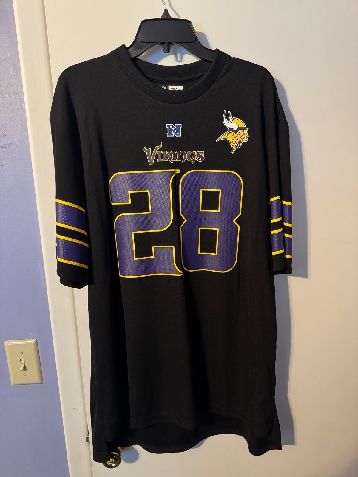 Minnesota Vikings Adrian Peterson alternate jersey XL.