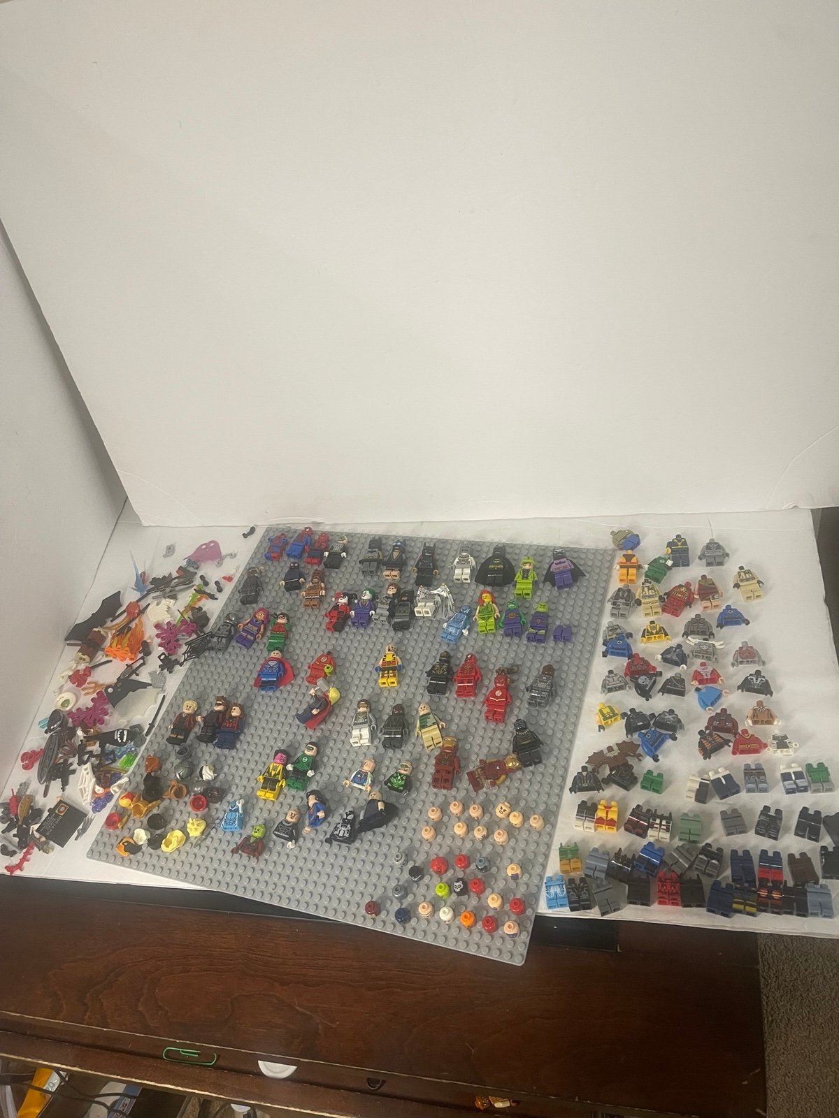 Lego Marvel And DC Minifigure Lot 100 includes Spidernas Batman plus Acessories