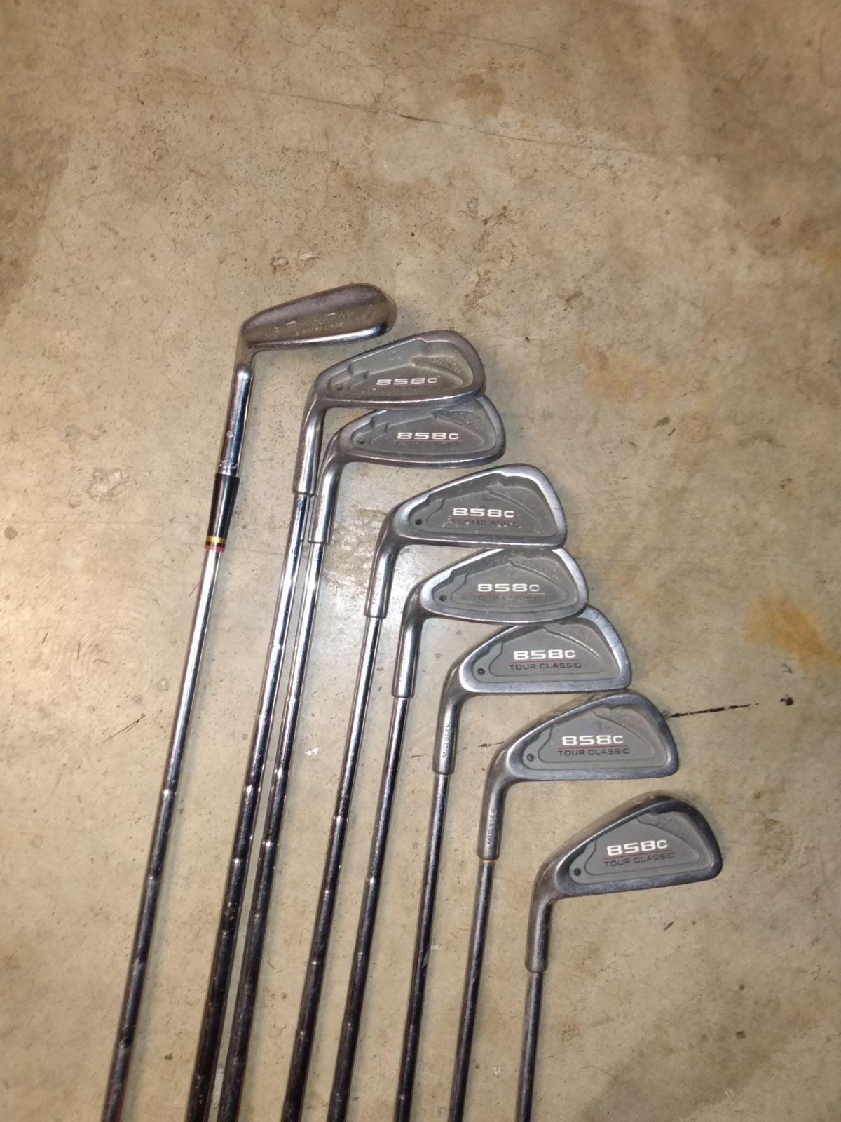 Left and right handed used golf clubs