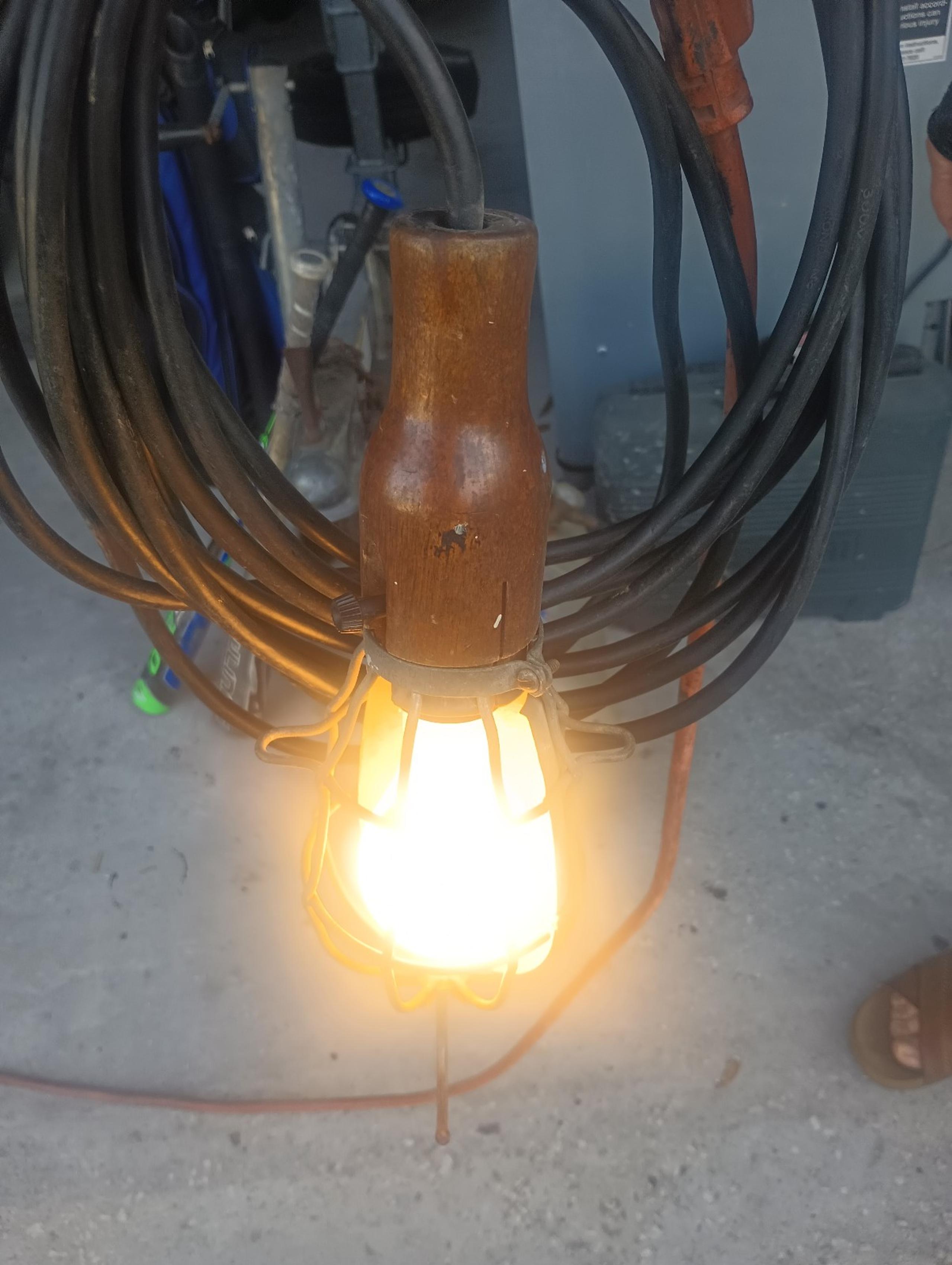 McGill drop light