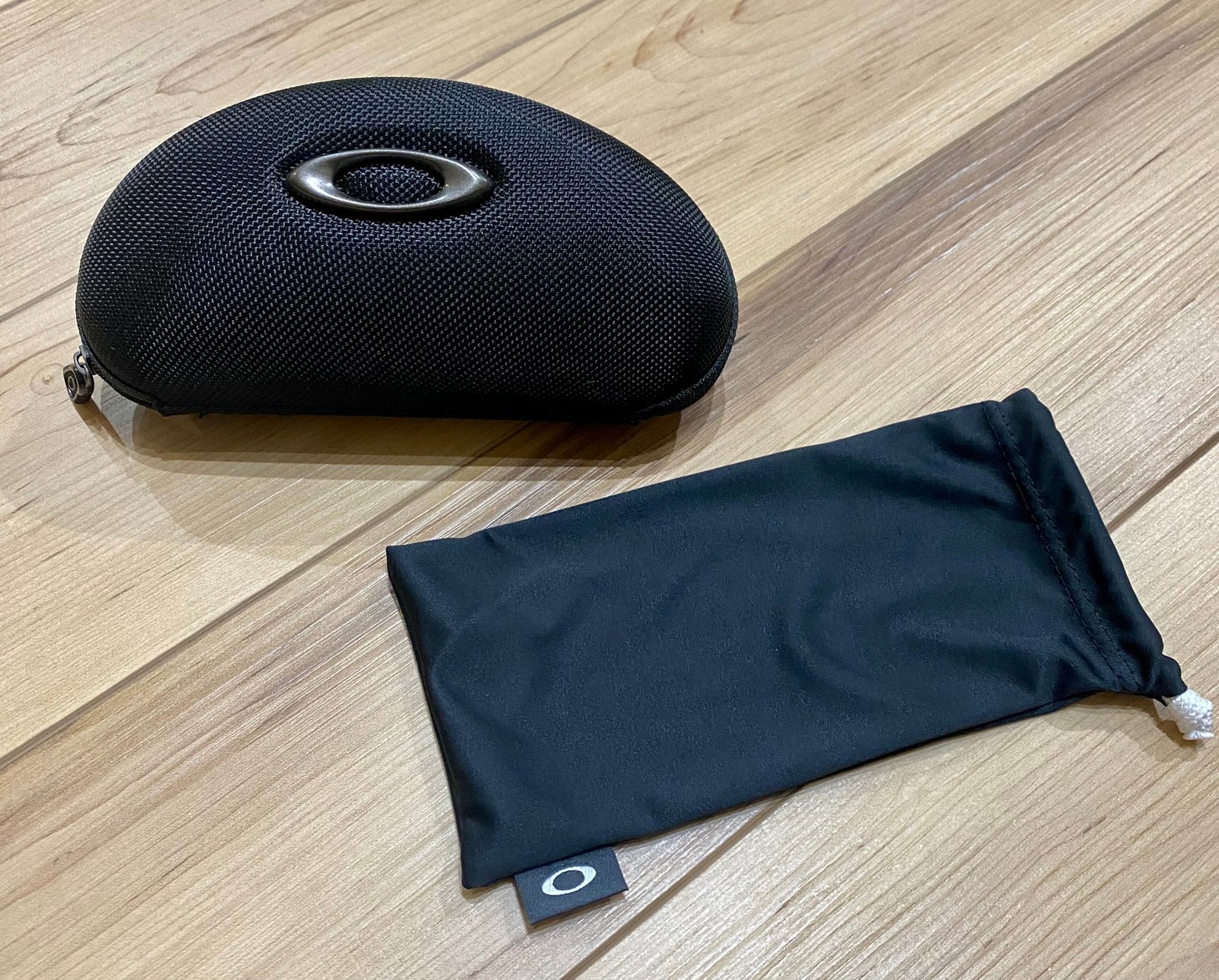 Oakley Sunglasses Dust Bag and Semi-Rigid Case NWOT Black