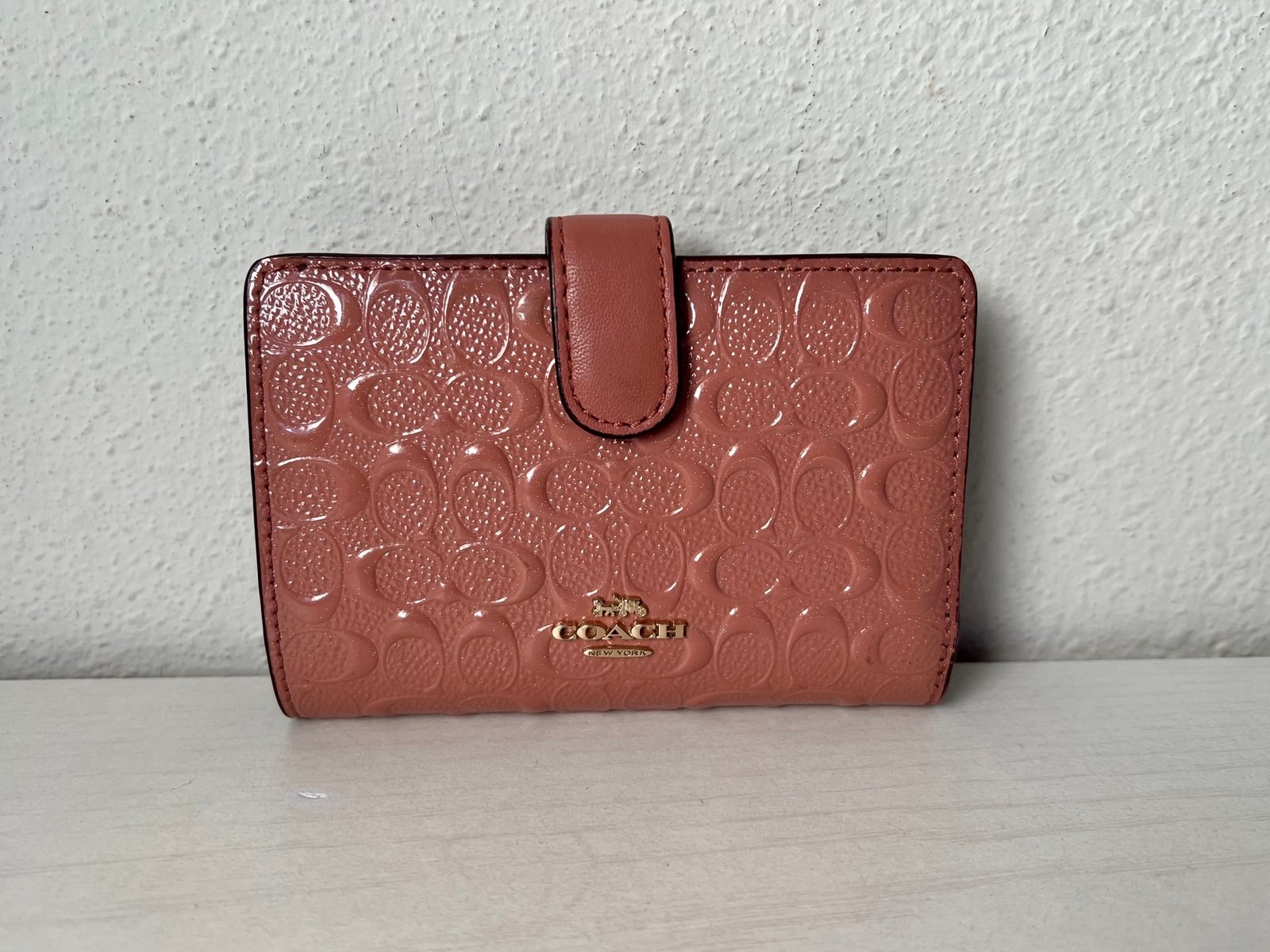 Coach Medium Corner Zip Wallet Signature Patent Leather EUC F25937 melon coral