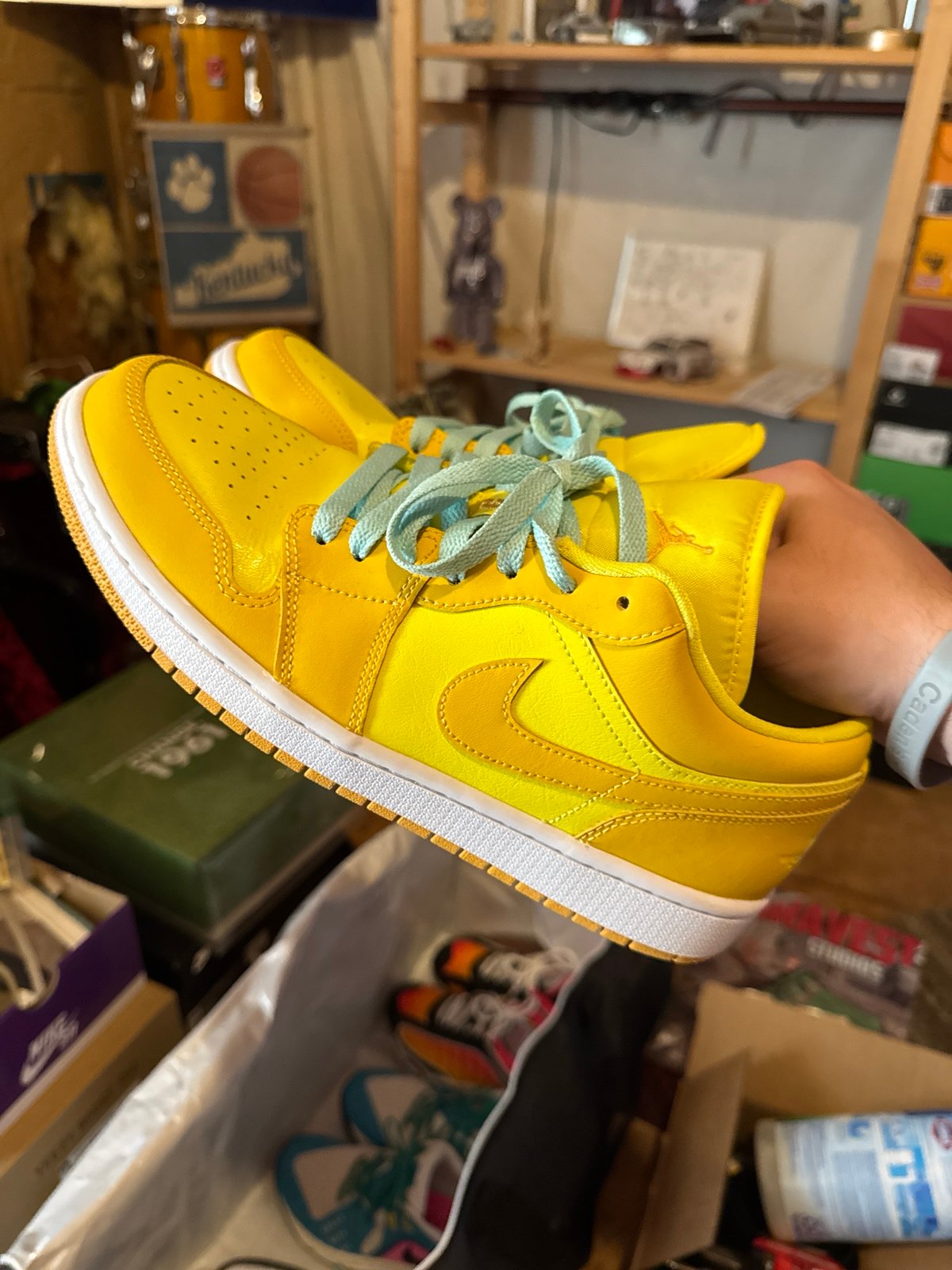 Jordan 1 Low Yellow Strike