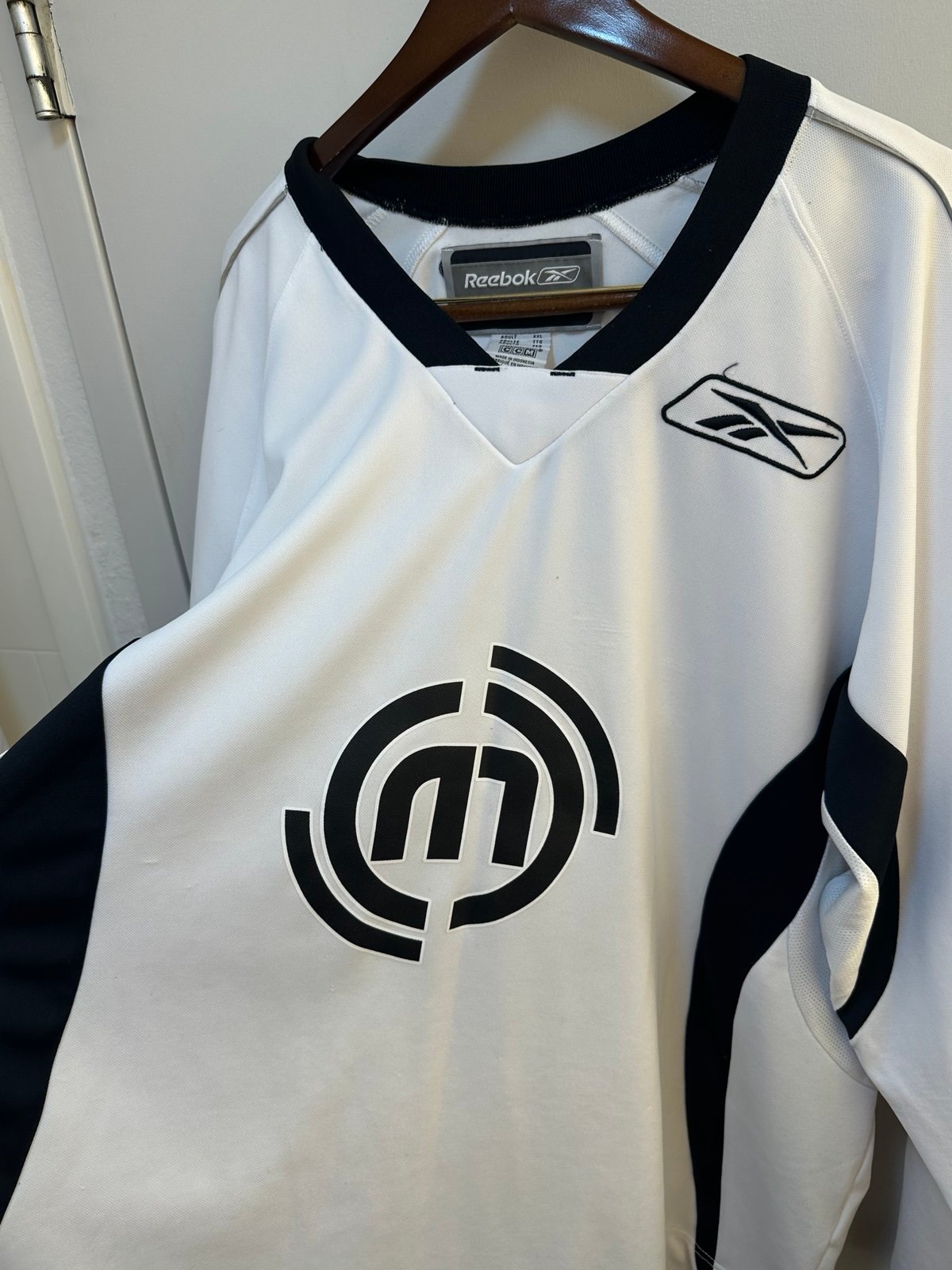 Reebok NHL -Hockey Monkey Jersey inaria Embroidered Logo Goalie Size 2XL-