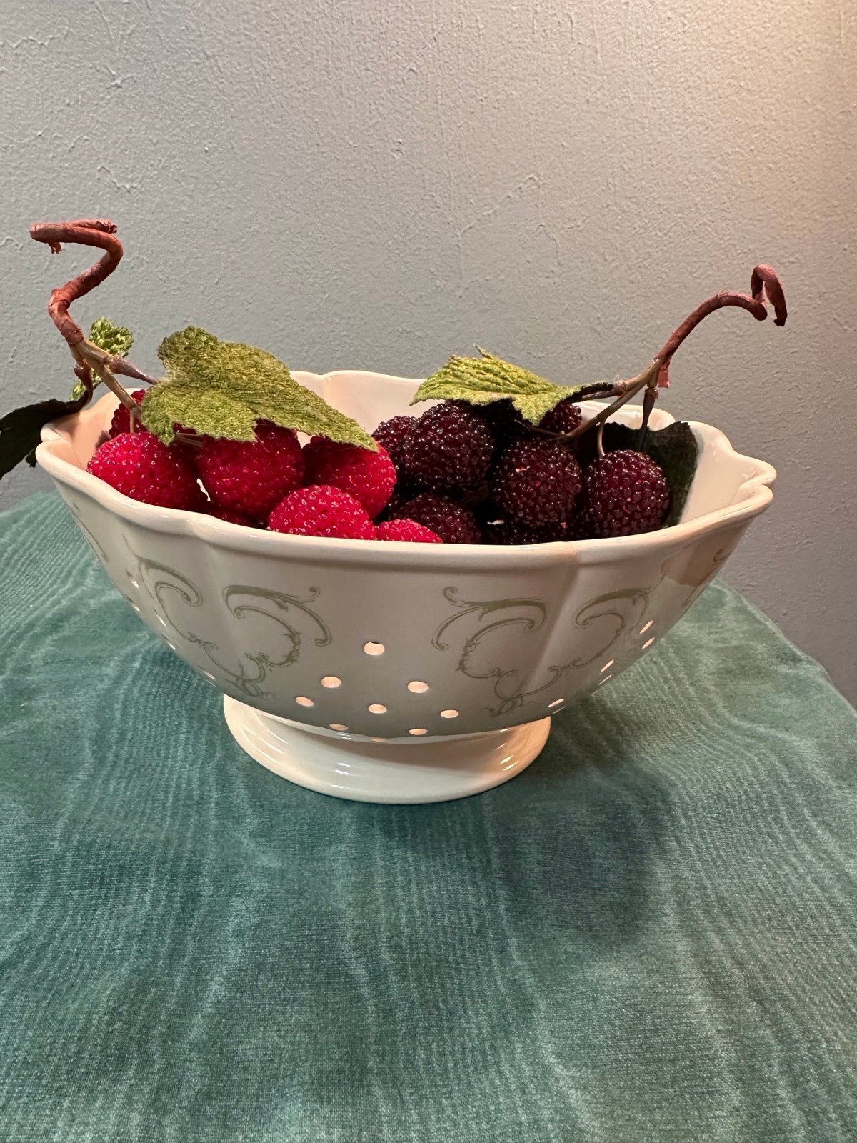Lenox Rare Anna Griffin Accoutrements Colander/Berry Strainer