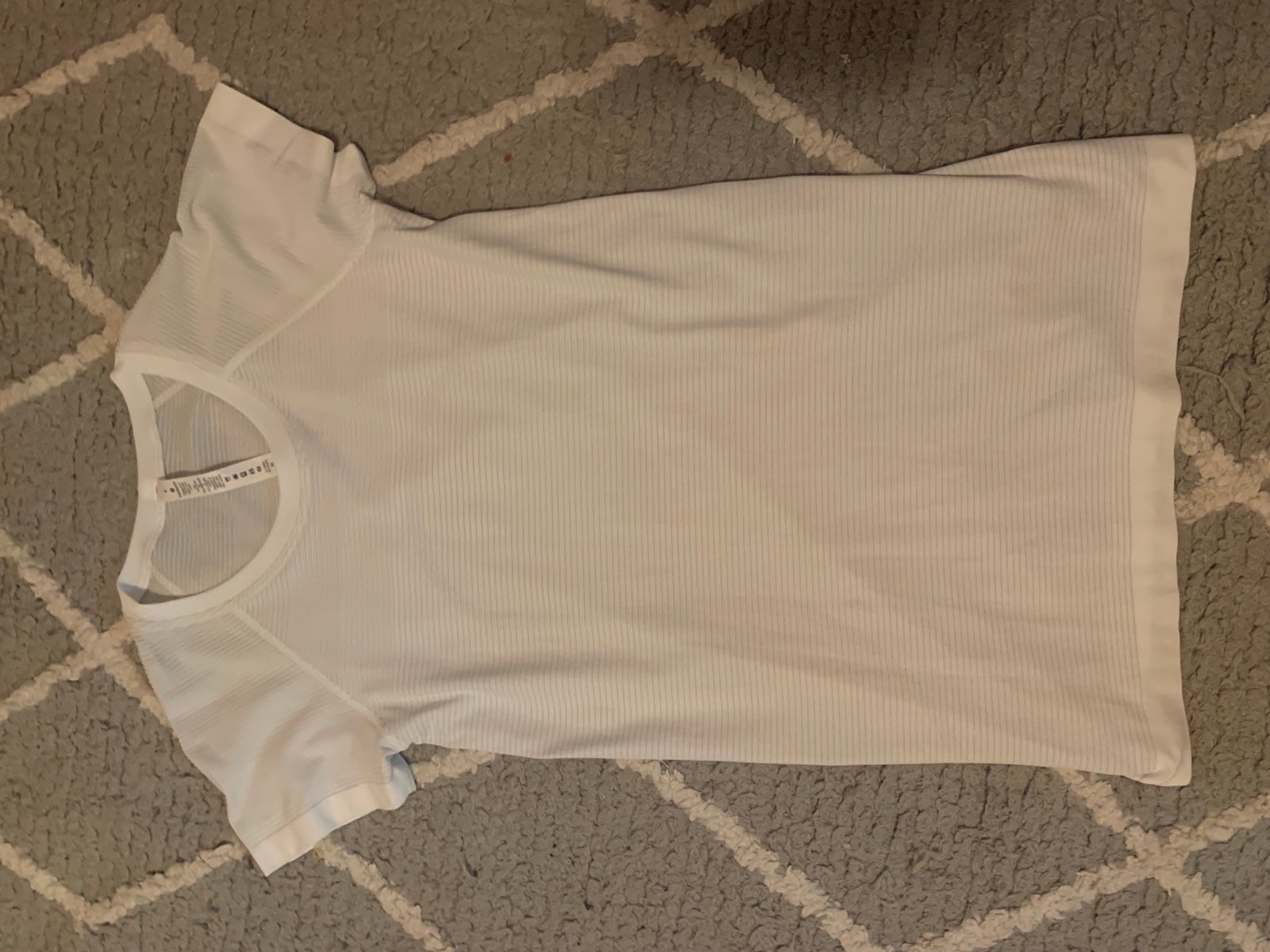 lululemon swiftly tech shirt size 6