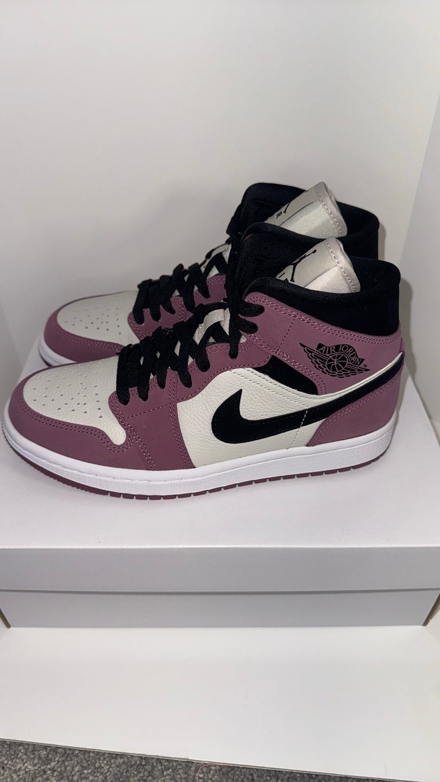 Air Jordan 1 Mid SE women 7