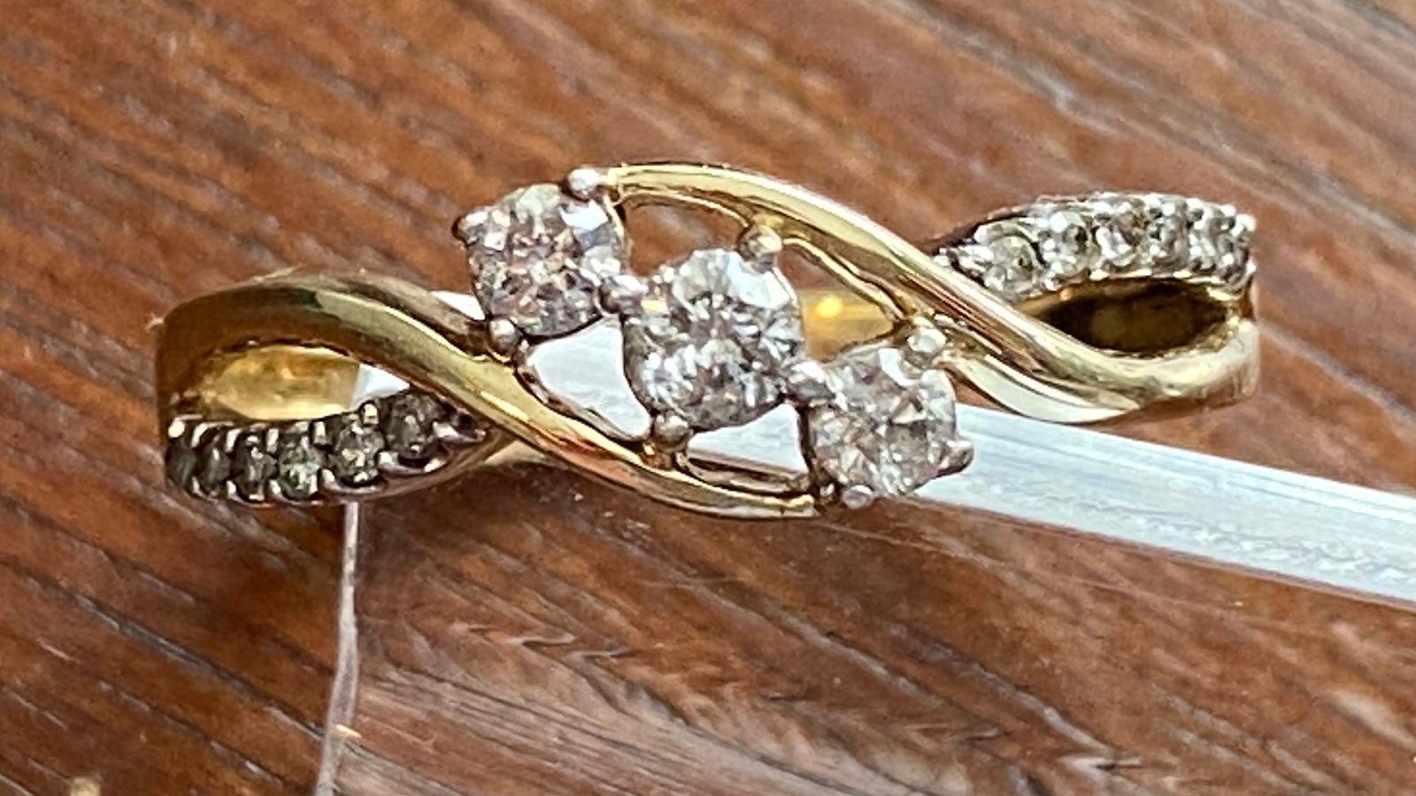10k Yellow Gold 1/3ctw Diamond 3 Stone love lives forever Ring Sz 7 - 2.7g