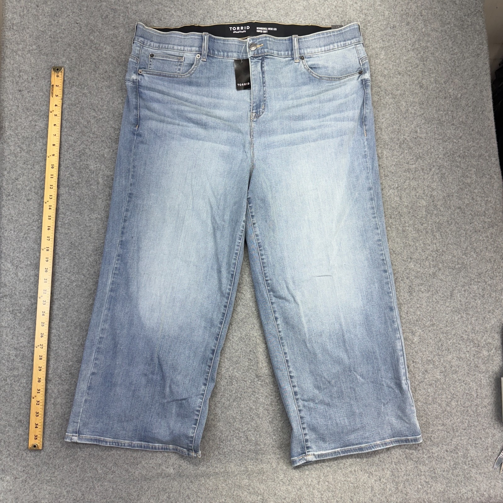 Torrid Bombshell Wide Leg Jeans 24 Short Super Soft Stretch Light Wash NWT