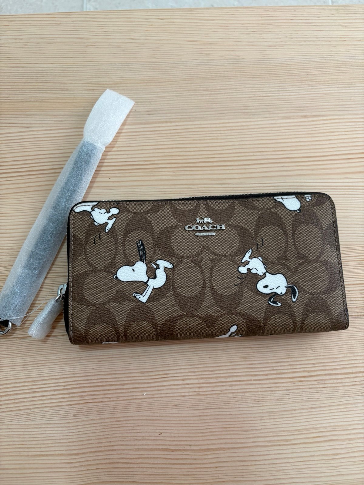 Coach snoopy wallet