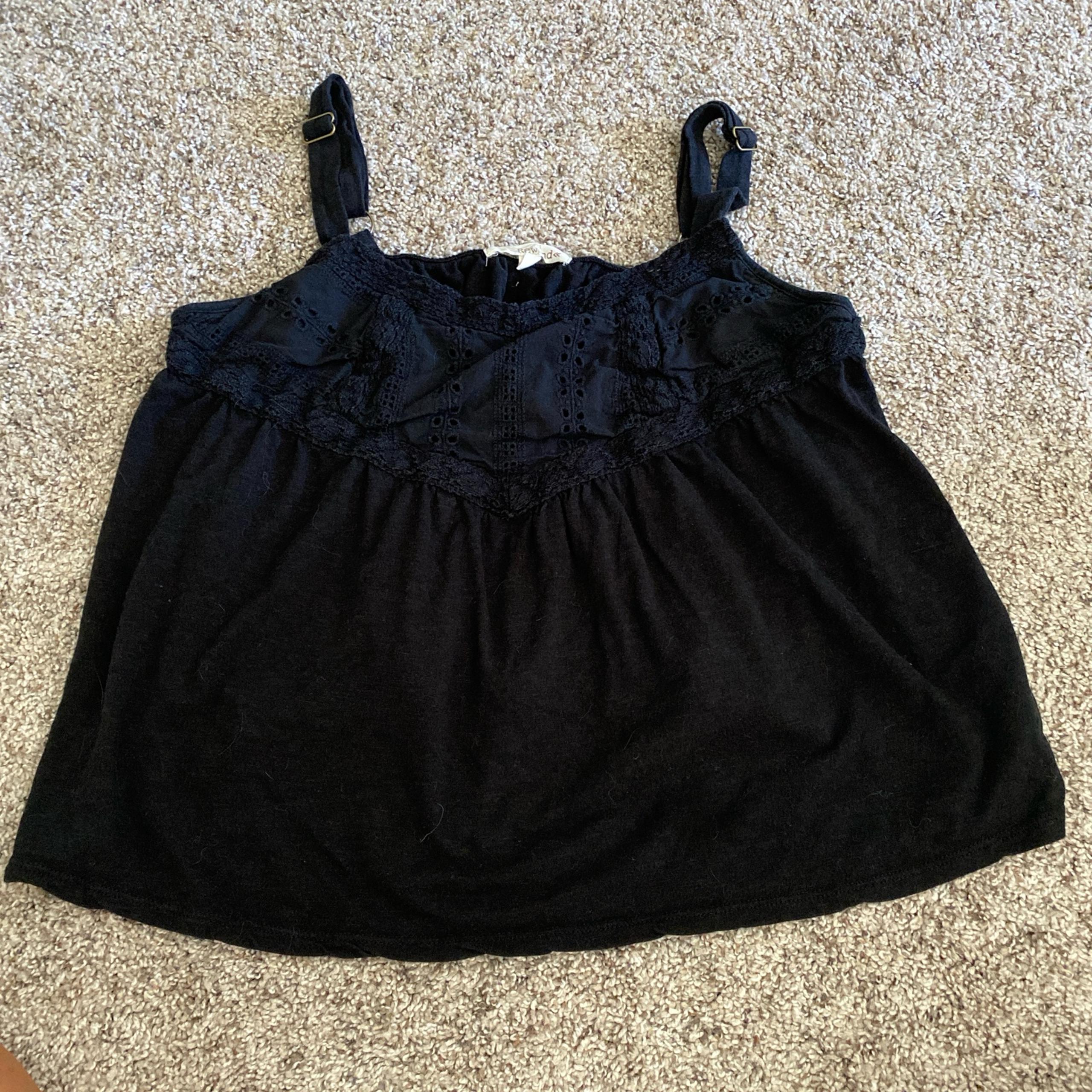 Rewinds size large black tank top with cute flower detailing #flowerpower
