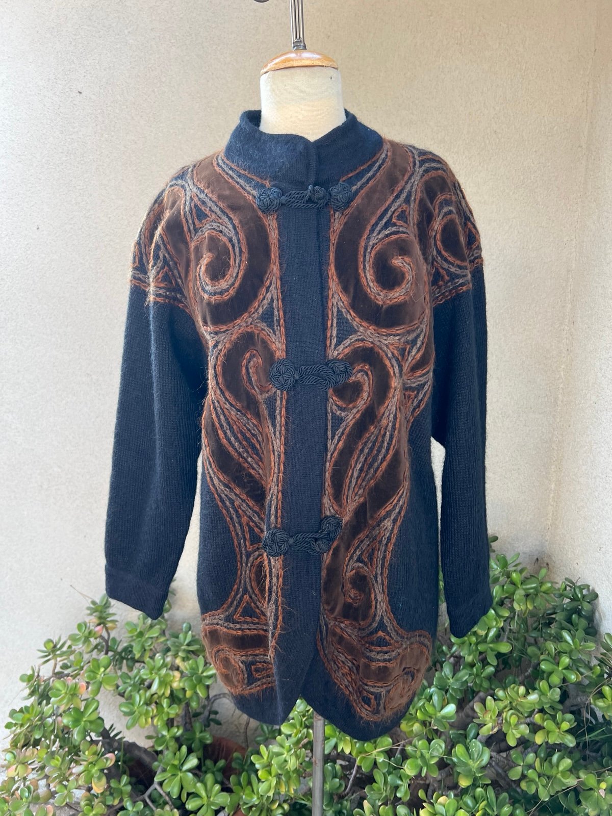 Vintage cardigan sweater black mohair wool blend velvet swirl trim Sz M/L.