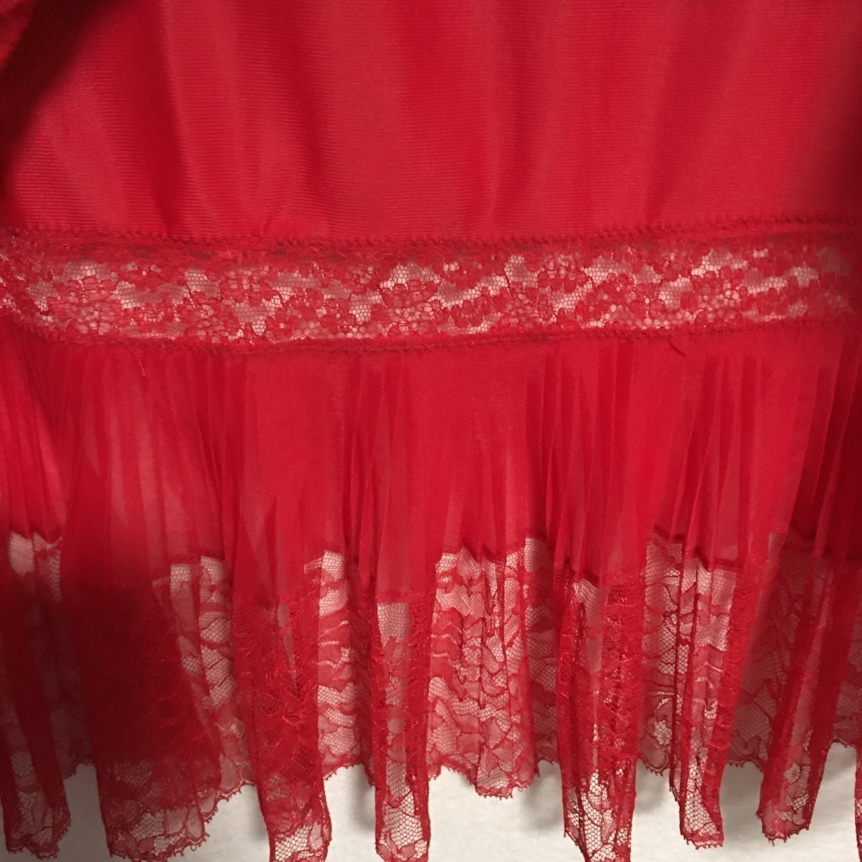 Vtg Van Raalte OPAQUELON lacey nylon half slip red crinkle lace med 1960’s