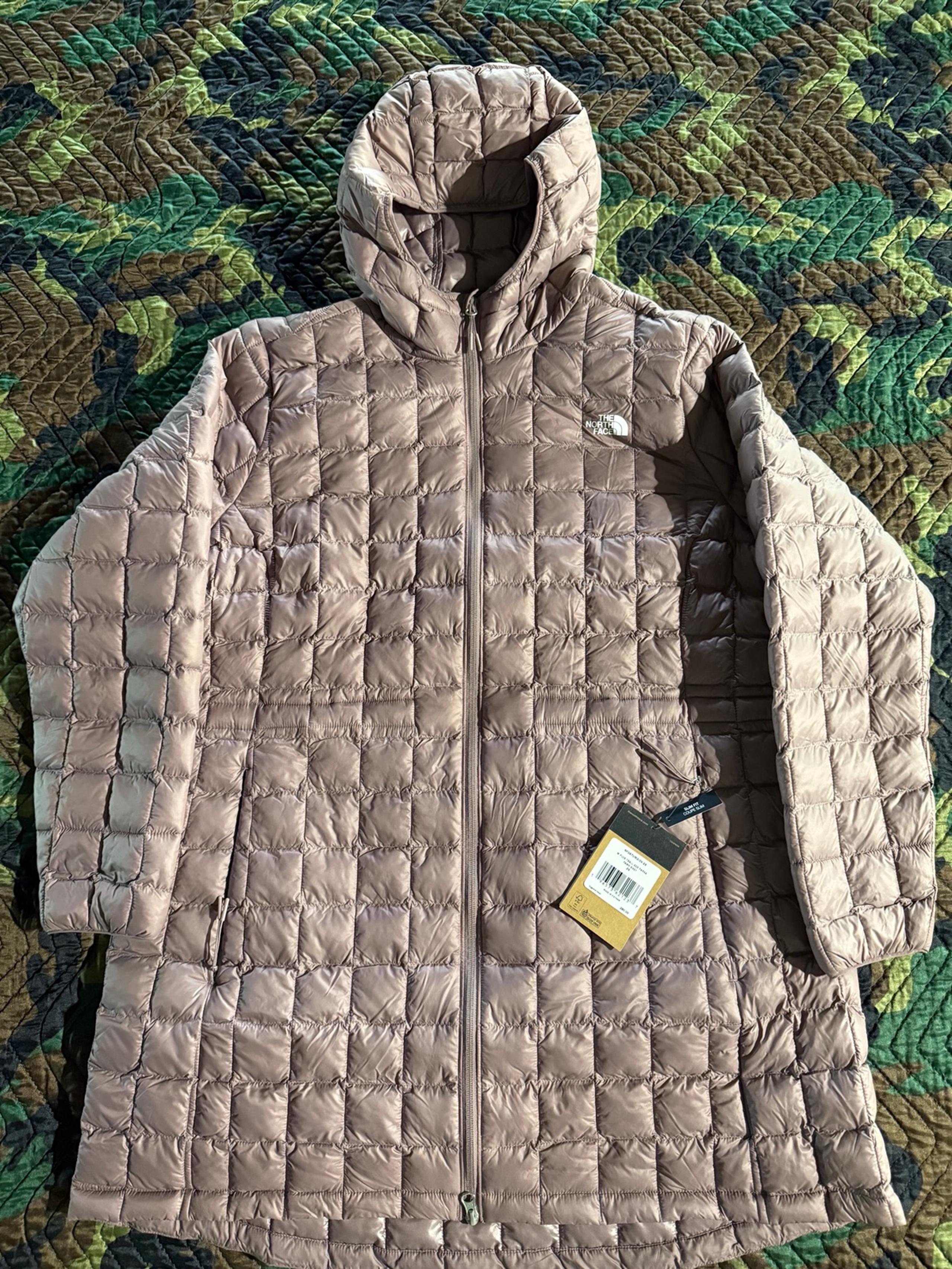 The North Face: Women’s Parka Size 2XL Fawn Grey