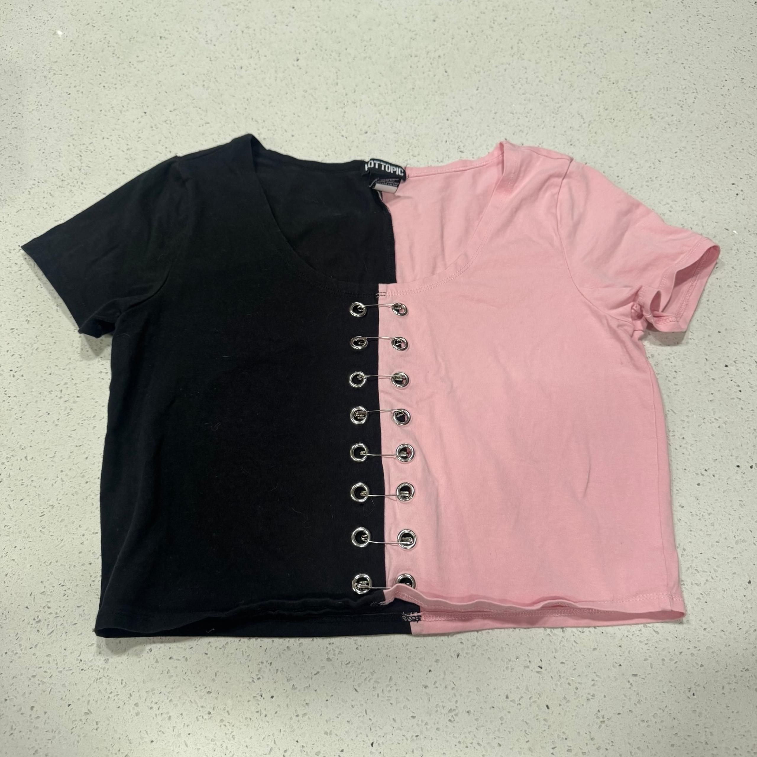 Hot Topic Medium Split Tee Pink Black Goth Alt Punk Grunge Shirt Grommet Metal