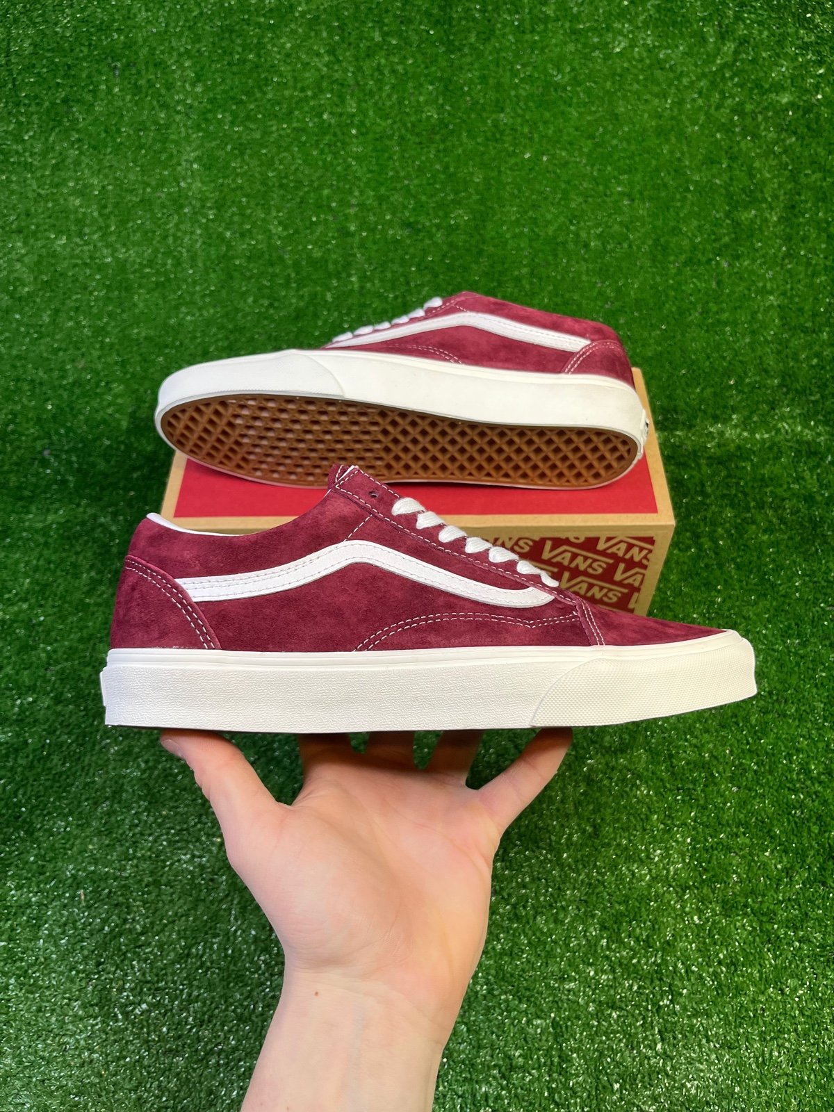 Size 9 Vans Old Skool (Pig Suede)Pomegrntsnwwht VN0A38G19G8