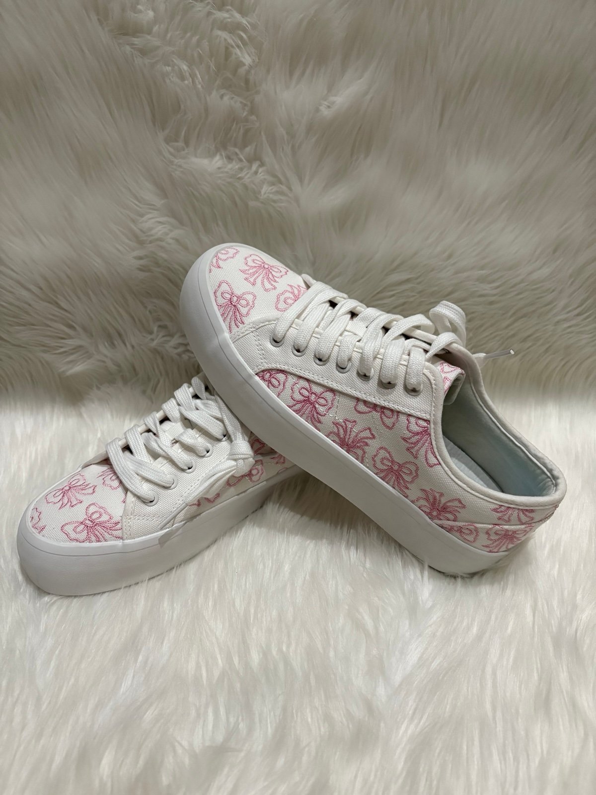 Sincerly Jules Women's White and Pink Bow Sneakers Tennis Shoes W7.5