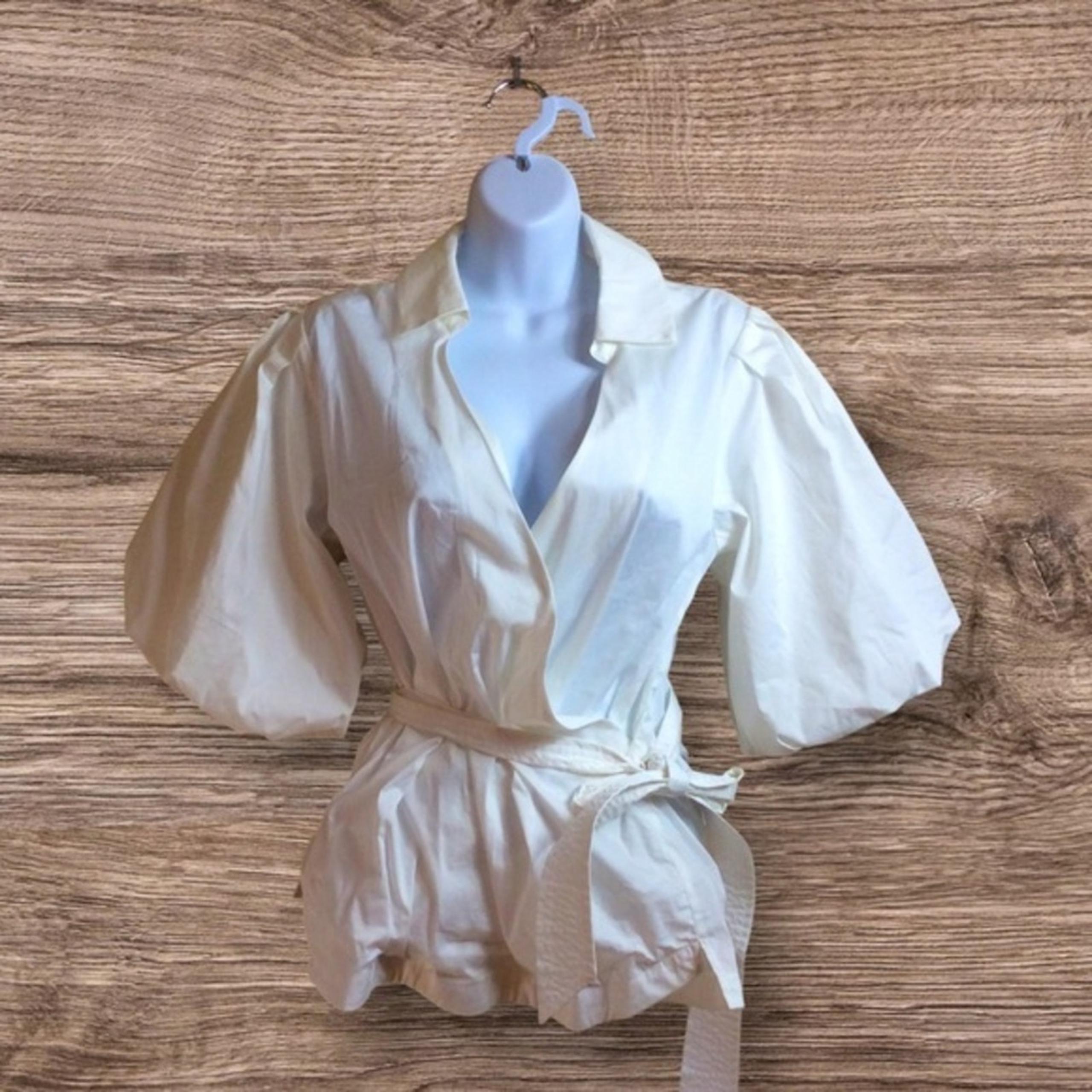 Elie Tahari puff sleeve belted wrap blouse. V-neck. Medium. White