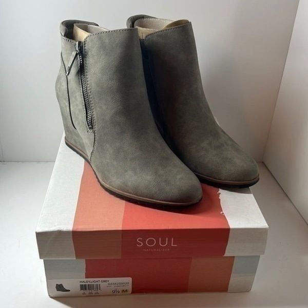 Soul Naturalizer Haley Light Gray Wedge Bootie size 9.5M