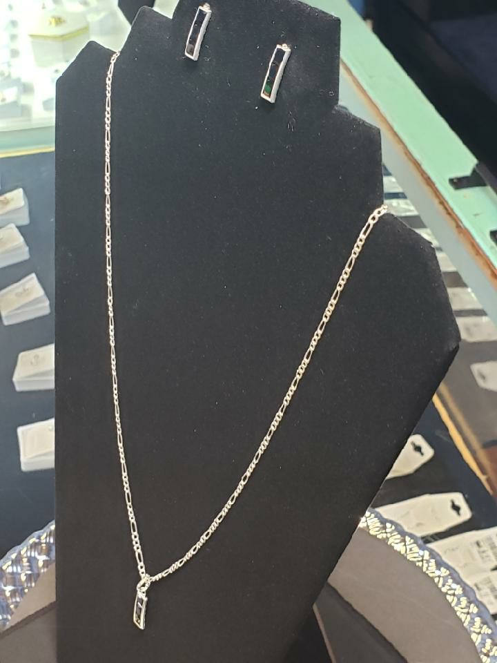 Necklace and earings