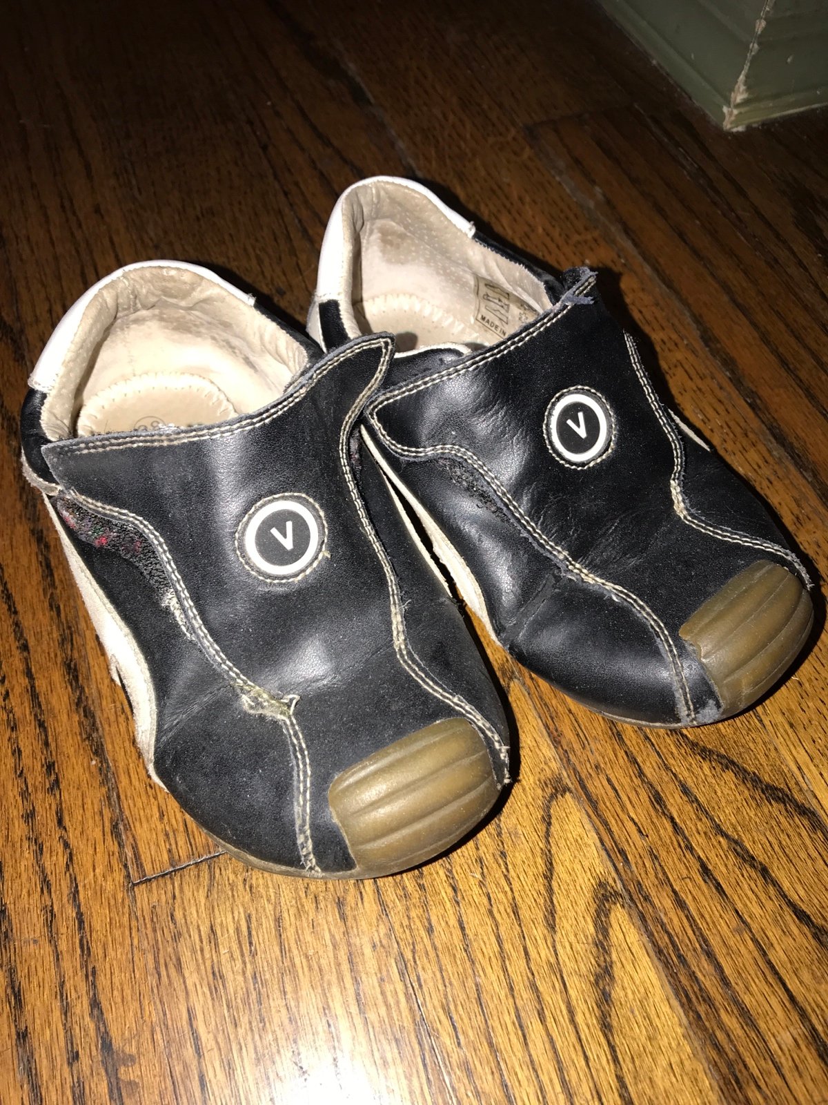 Vincent brand Swedish Kid’s Sneakers Black and White