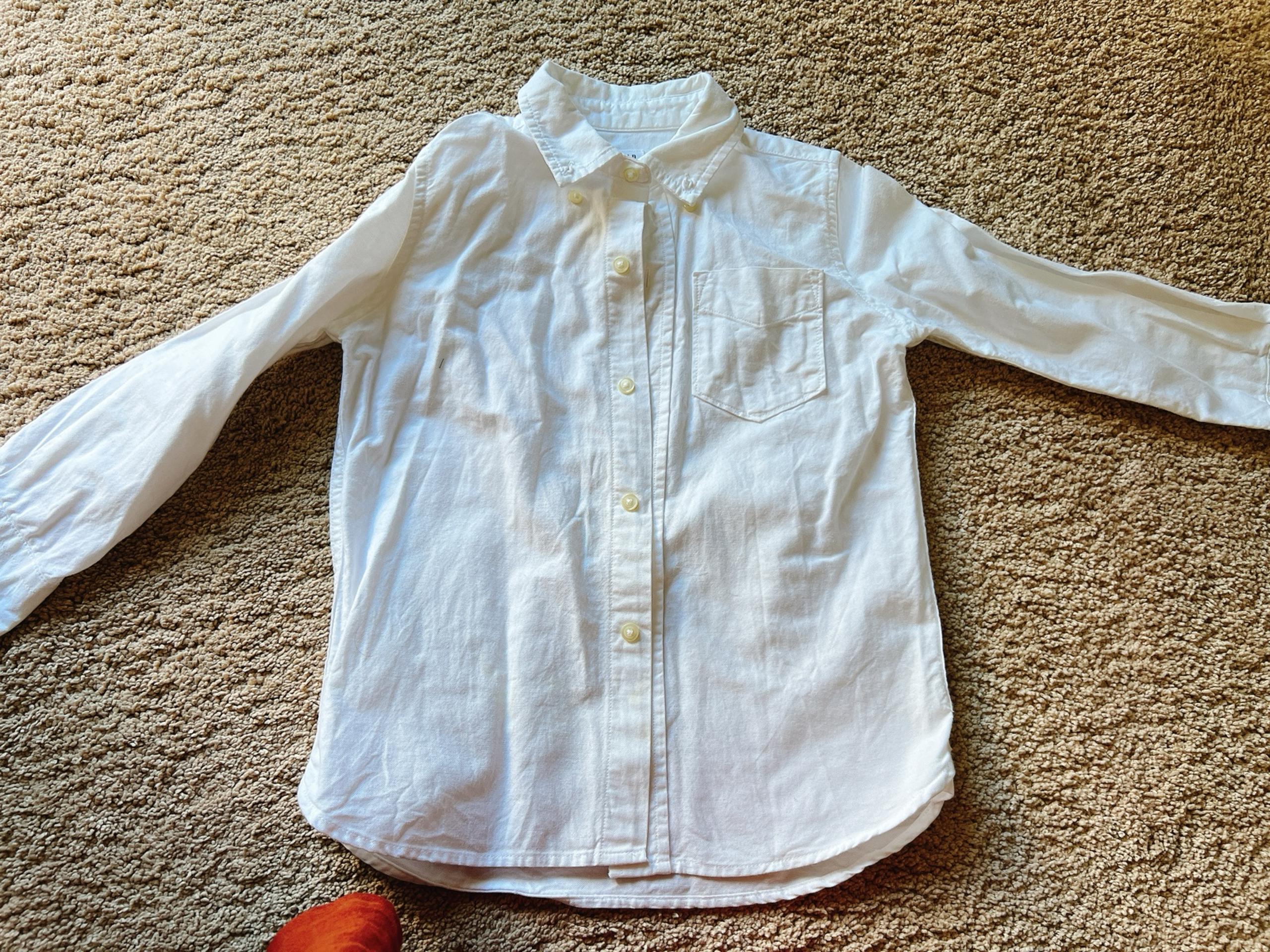 Size 4-5 boy GAP white shirt