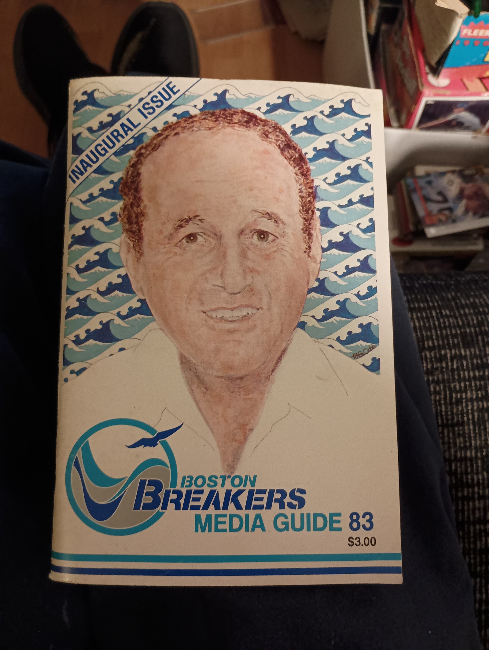 Boston breakers 1983 usfl media guide in great condition Inaugural issue