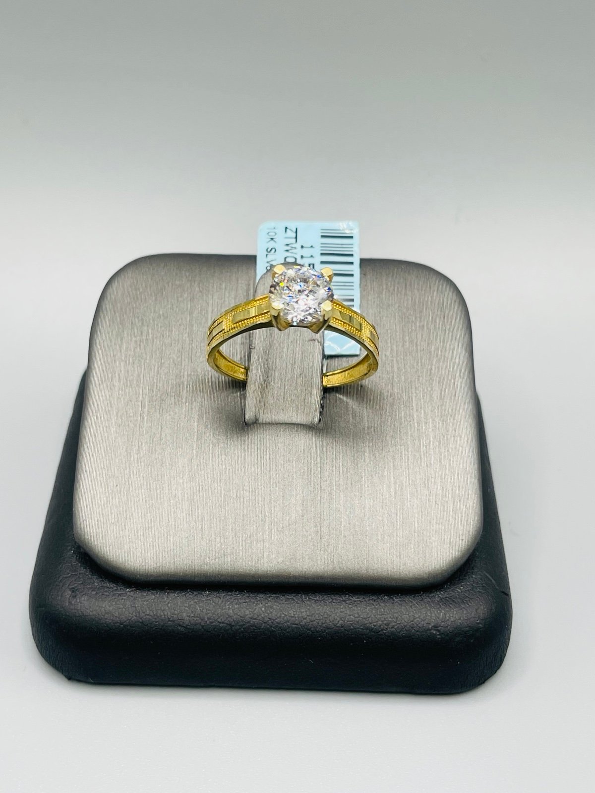 10 KT GOLD RING