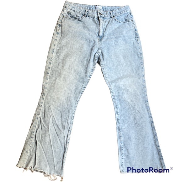 Loft high waist kick crop light wash blue jeans size 31