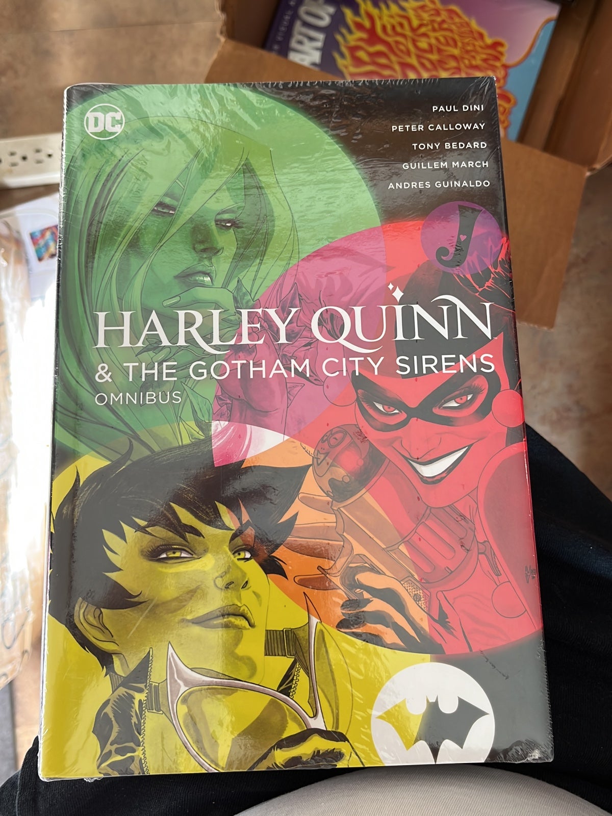 DC Comics HARLEY QUINN AND THE GOTHAM CITY SIRENS OMNIBUS