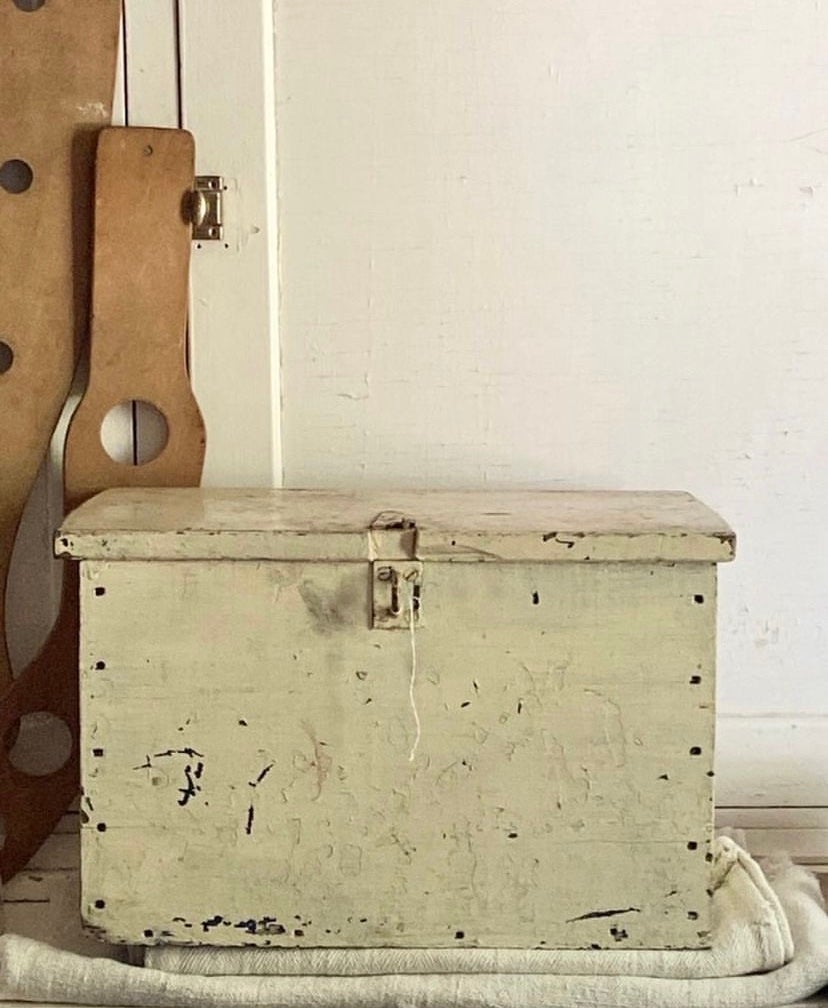 Antique chippy chest