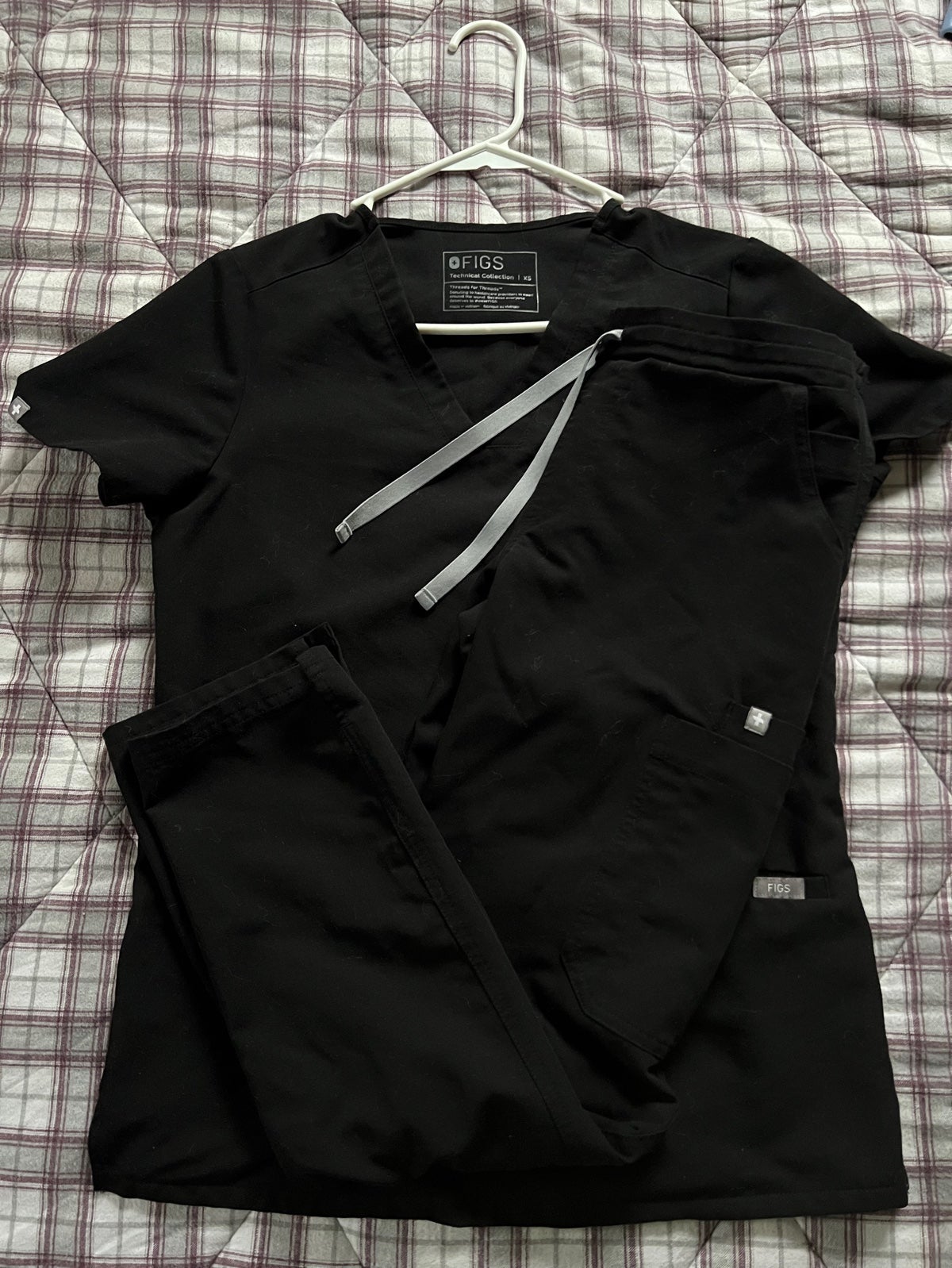 Figs scrubs (black)