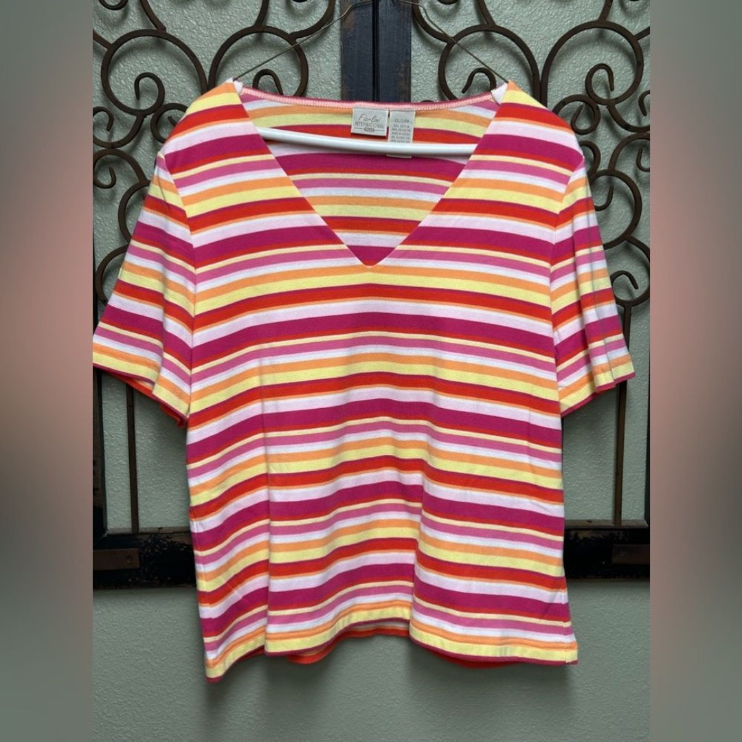 Fior Lino International short sleeve vneck striped top
