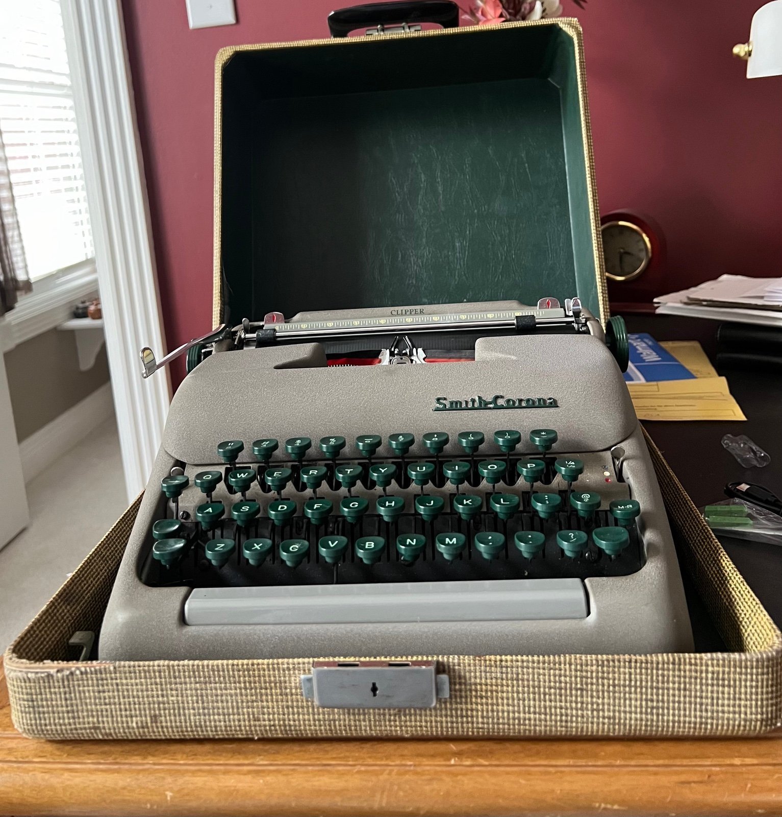 Vintage Smith Corona Clipper Typewriter