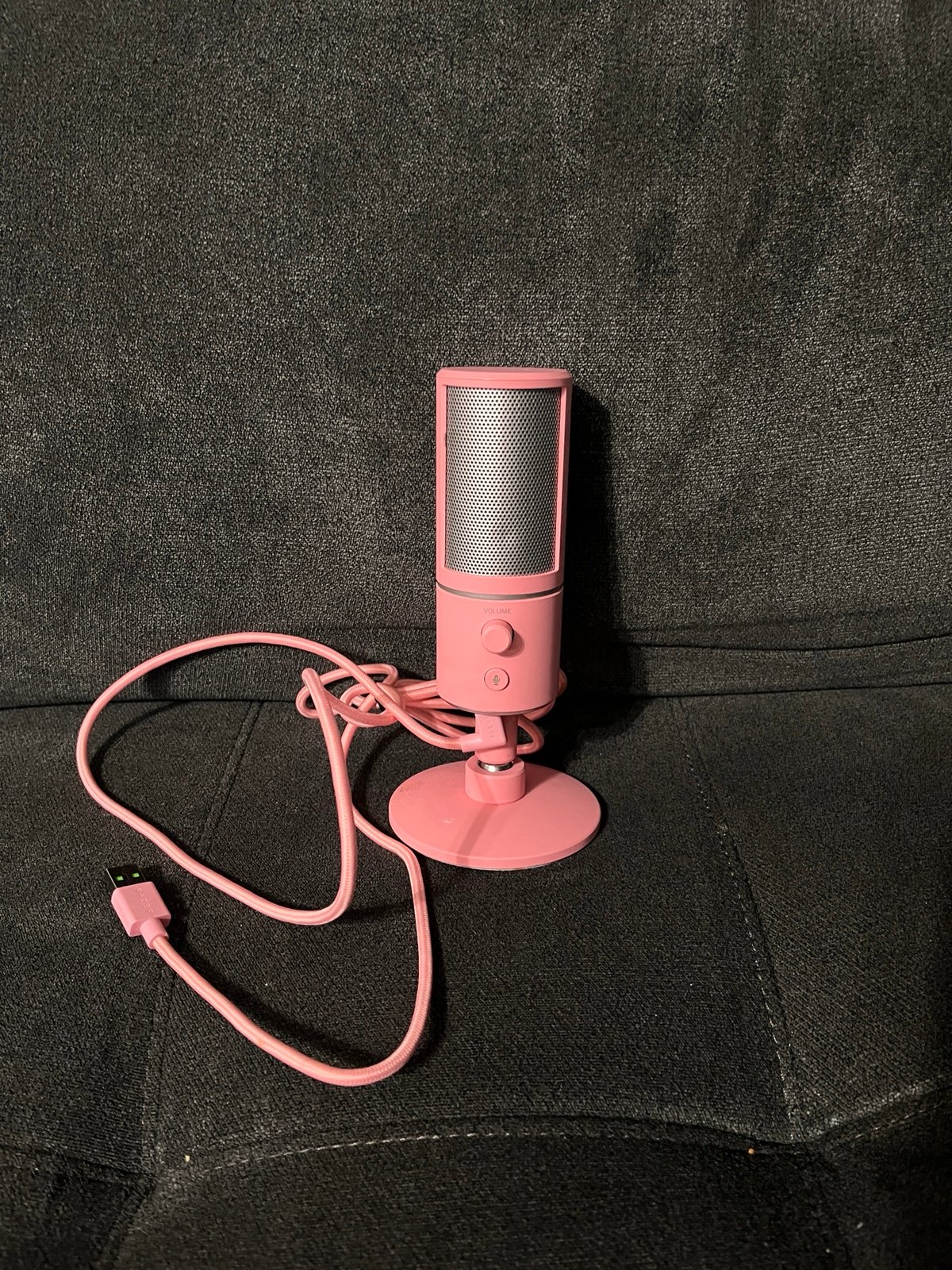 Pink Razer Sieren microphone