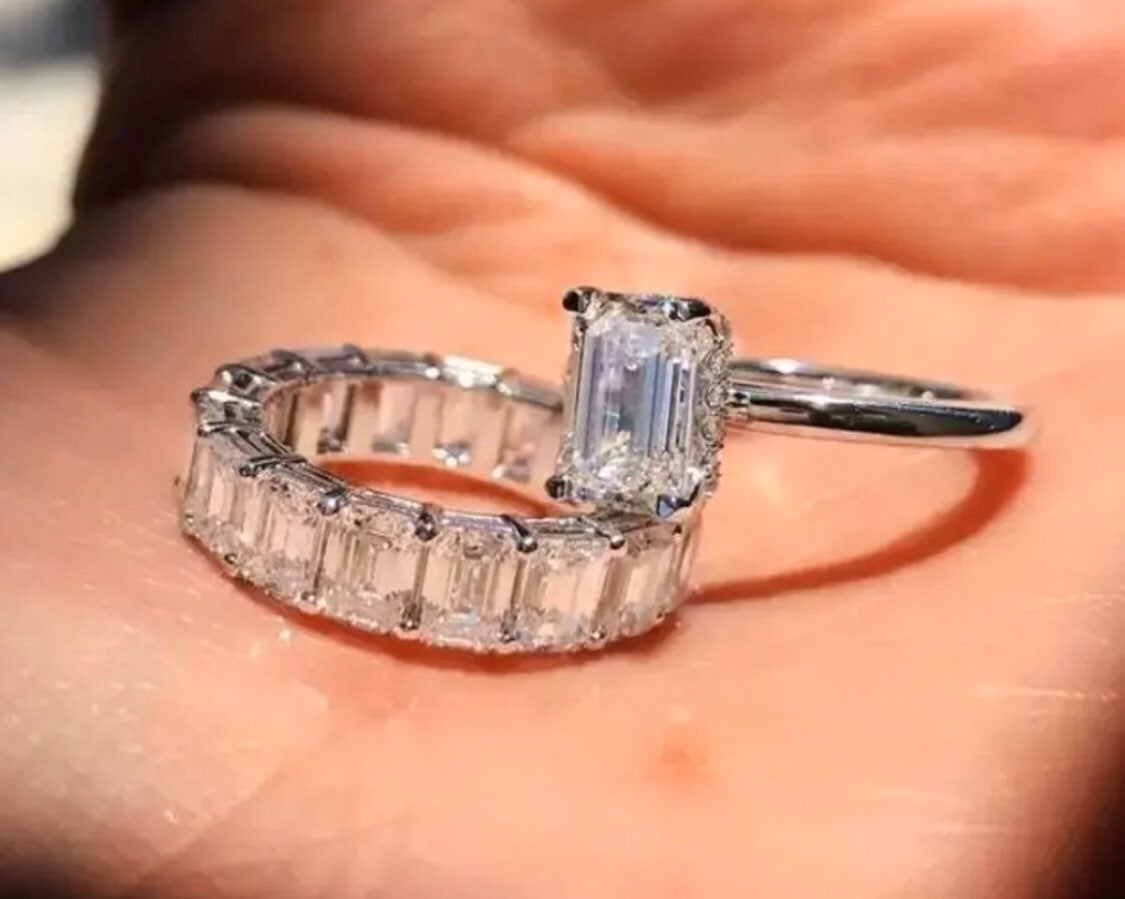 ✨✨Emerald Cut Band Ring✨✨Size: 8✨✨