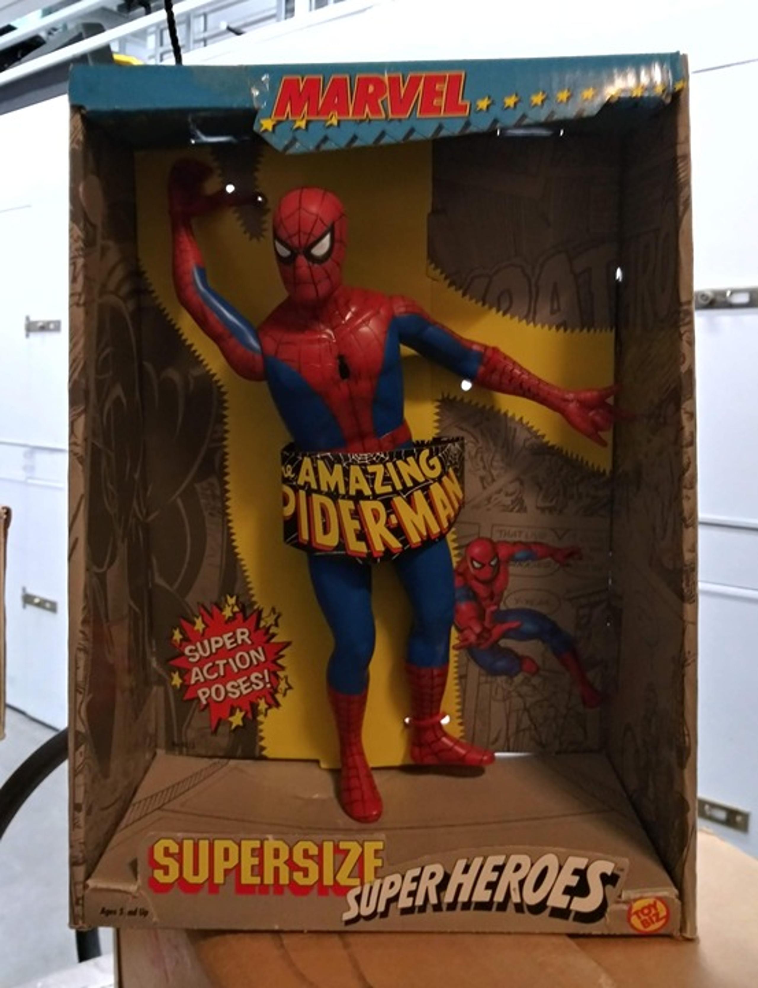 ToyBiz Marvel Supersize Superheroes 15" The Amazing Spider-Man Action Figure