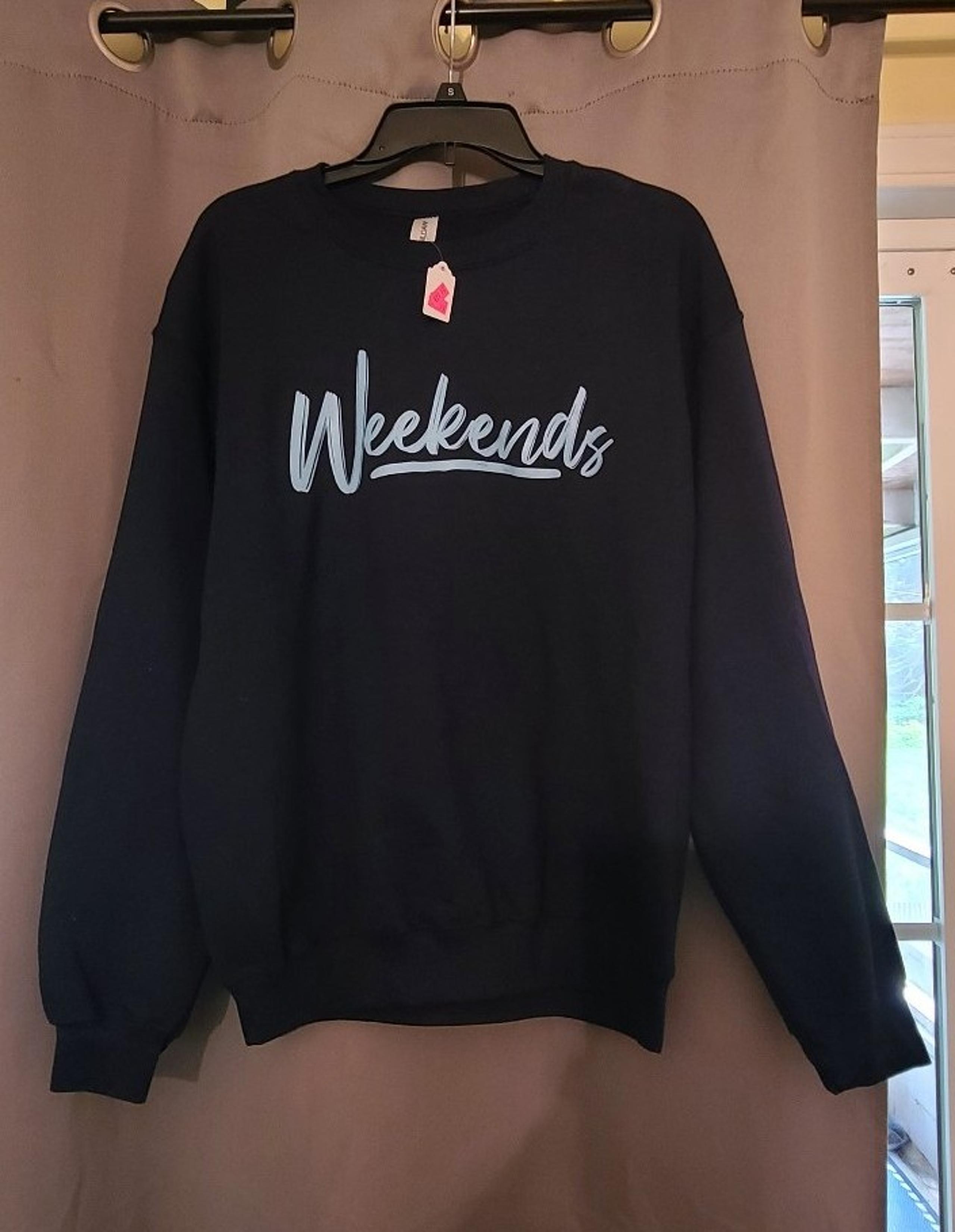 NWT Womens navy WEEKENDS Medium graphic sweatshirt